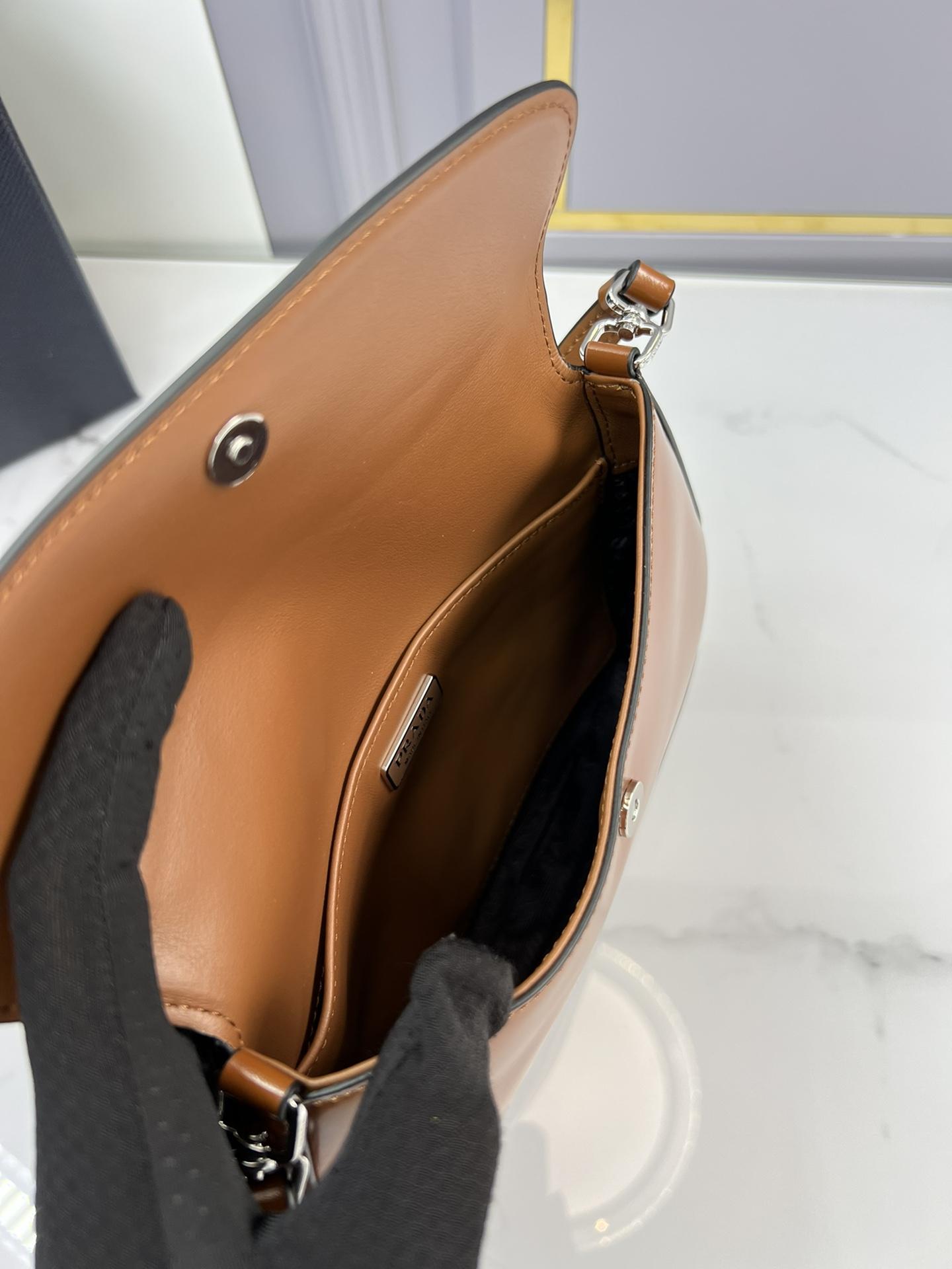 P R A D A Prada Cleo Brushed Leather Flap Shoulder 레플리카 13번 이미지 - Bag | 세미샵 레플리카 사이트