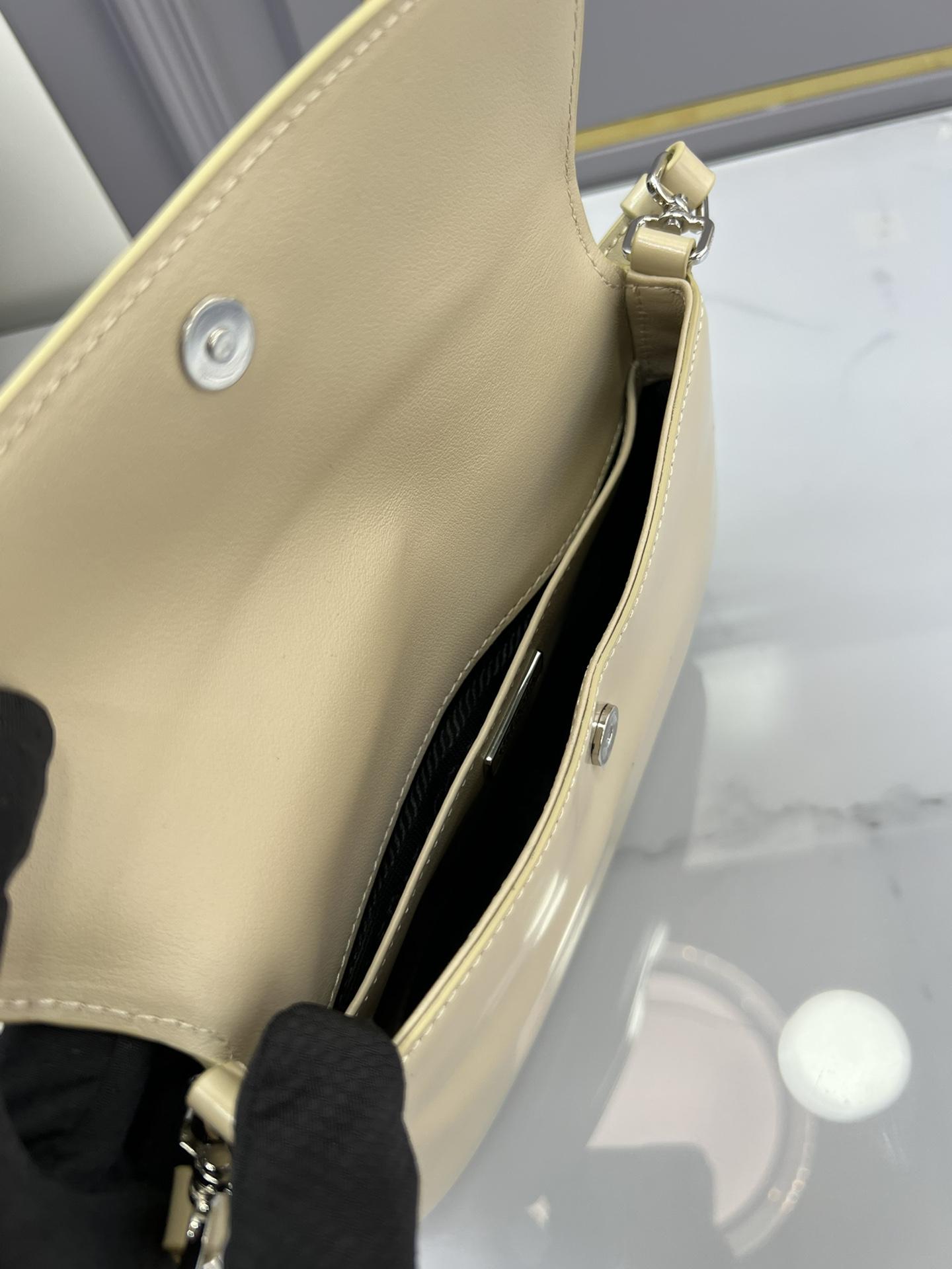 P R A D A Prada Cleo Brushed Leather Flap Shoulder 레플리카 48번 이미지 - Bag | 세미샵 레플리카 사이트