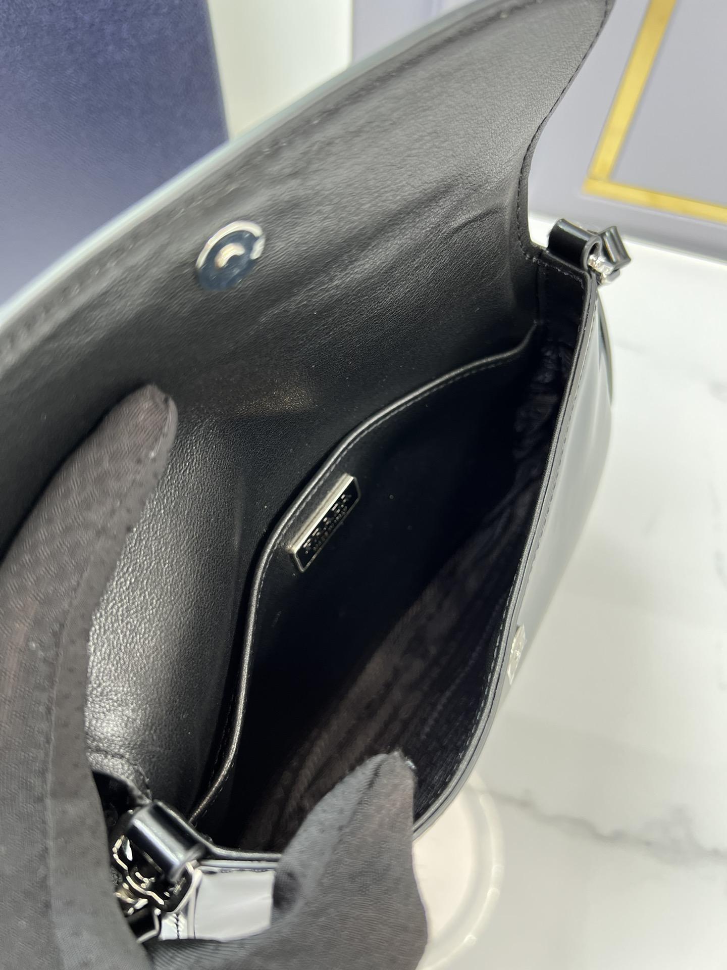 P R A D A Prada Cleo Brushed Leather Flap Shoulder 레플리카 64번 이미지 - Bag | 세미샵 레플리카 사이트