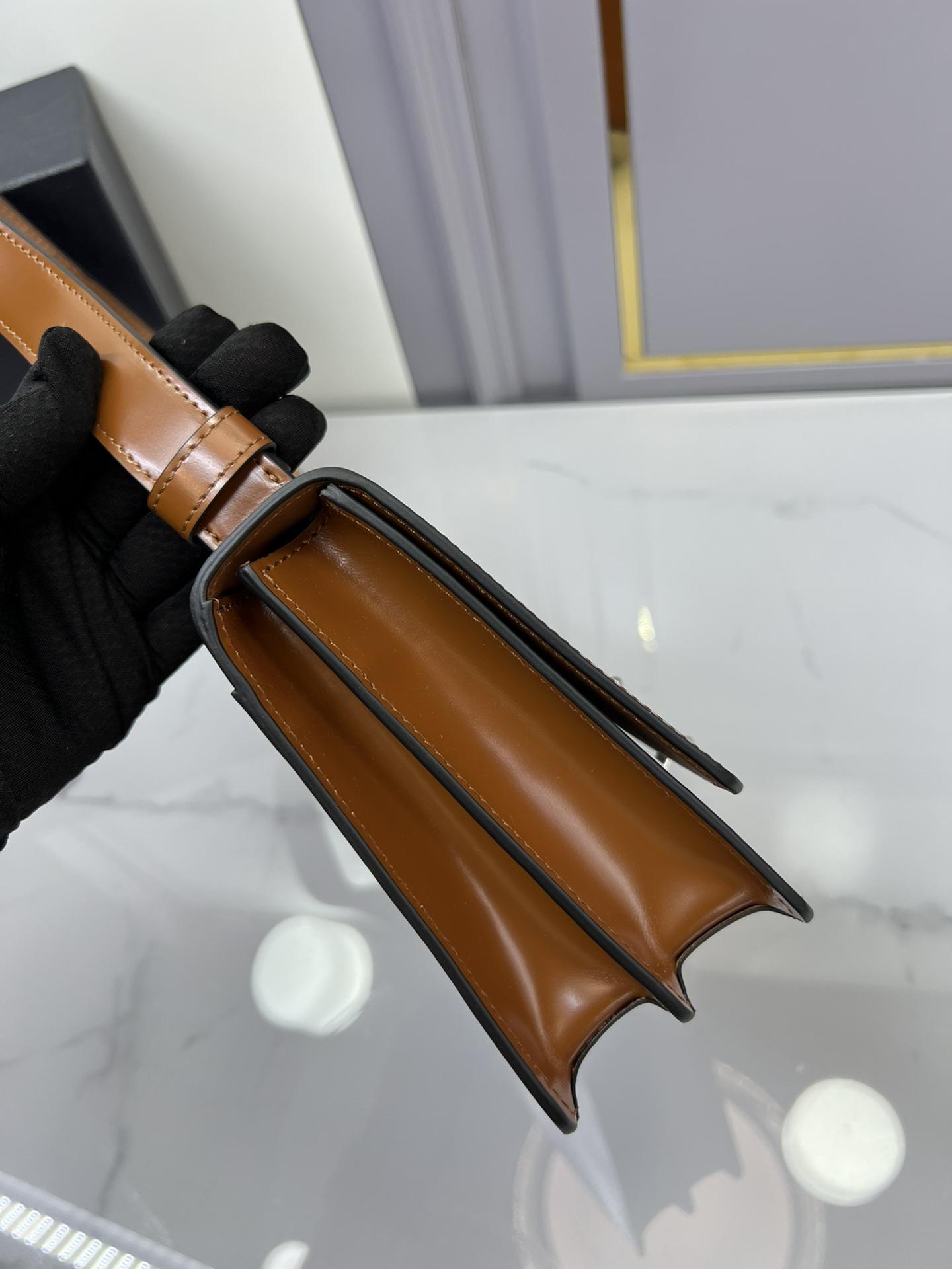 P R A D A Prada Emblem Brushed Leather Bag 레플리카 3번 이미지 - Bag | 세미샵 레플리카 사이트