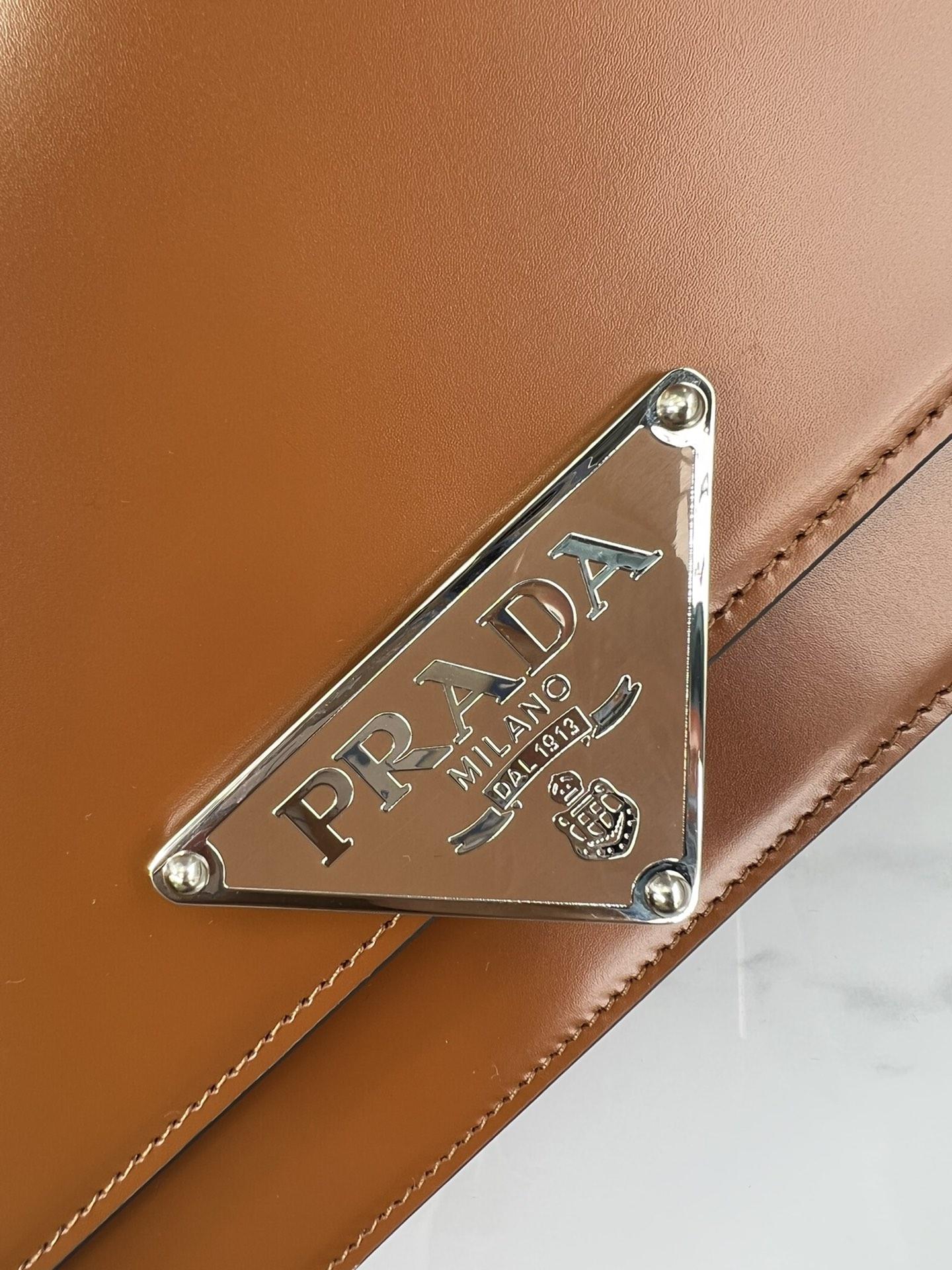 P R A D A Prada Emblem Brushed Leather Bag 레플리카 5번 이미지 - Bag | 세미샵 레플리카 사이트