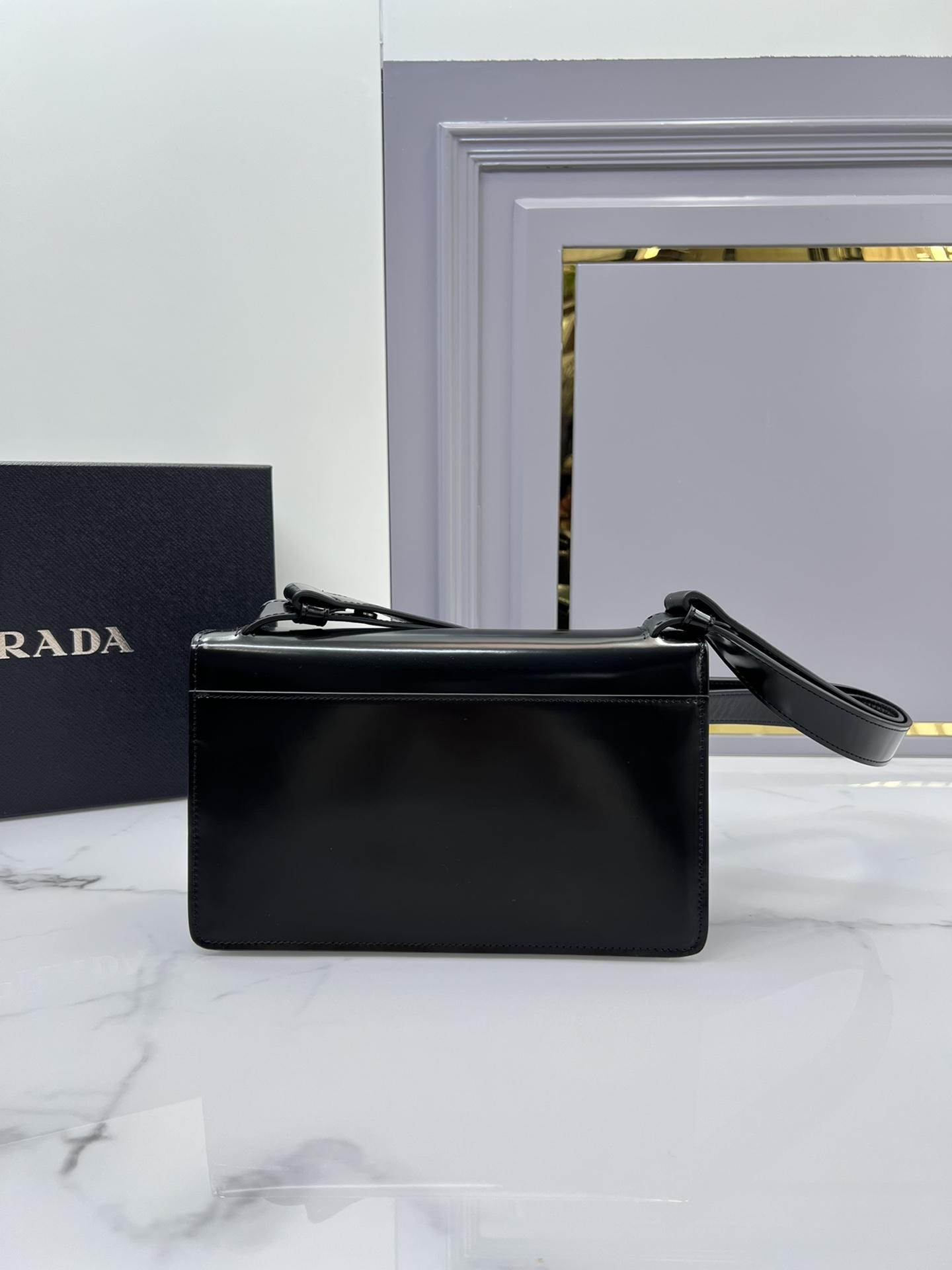 P R A D A Prada Emblem Brushed Leather Bag 레플리카 10번 이미지 - Bag | 세미샵 레플리카 사이트