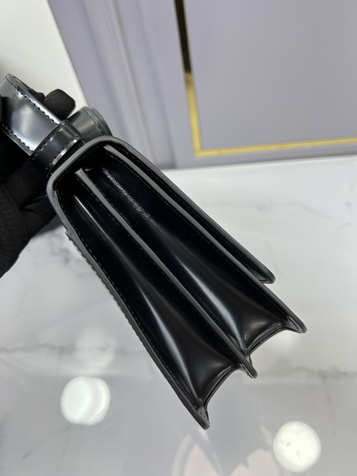 P R A D A Prada Emblem Brushed Leather Bag 레플리카 11번 이미지 - Bag | 세미샵 레플리카 사이트