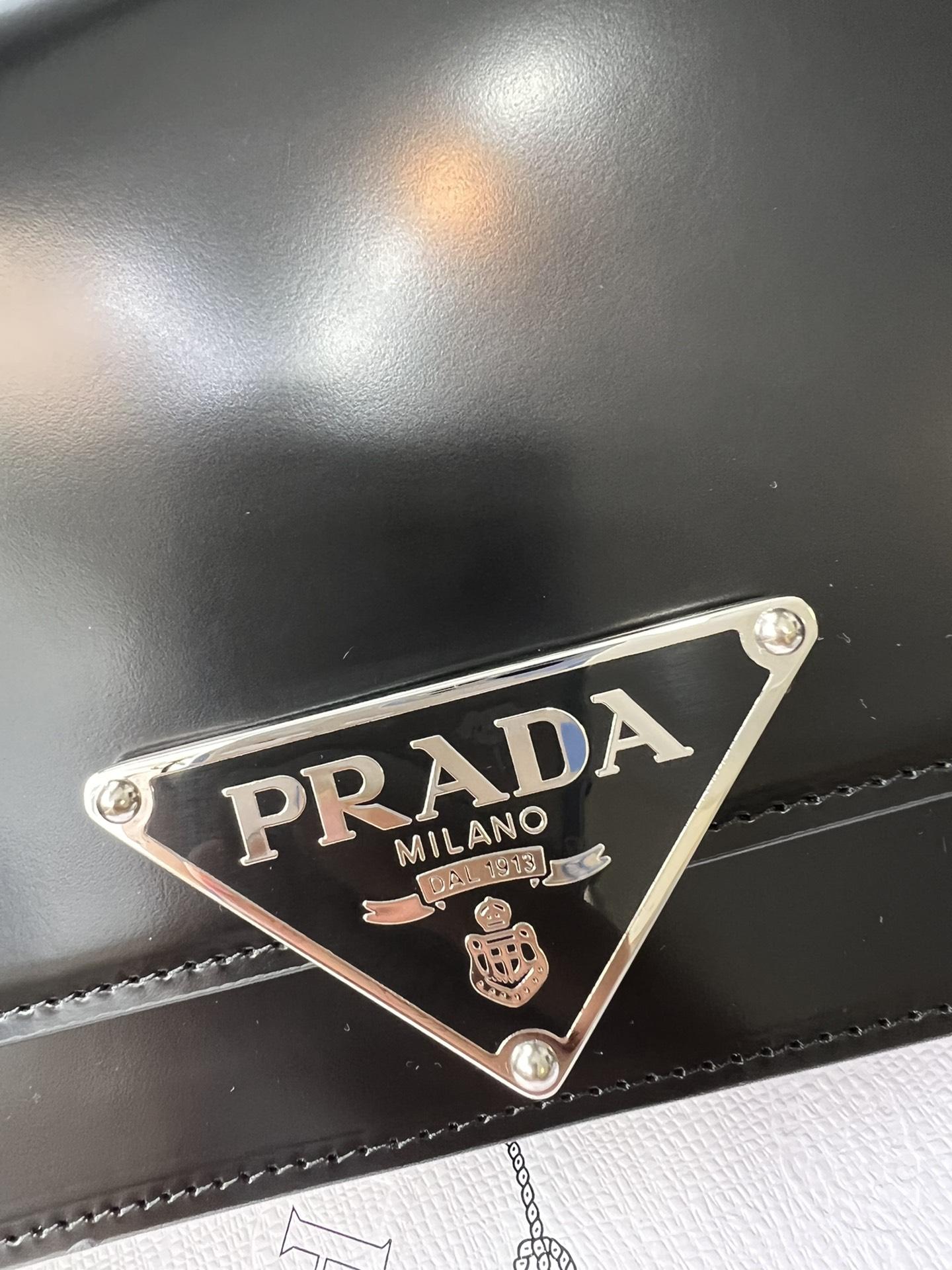 P R A D A Prada Emblem Brushed Leather Bag 레플리카 13번 이미지 - Bag | 세미샵 레플리카 사이트