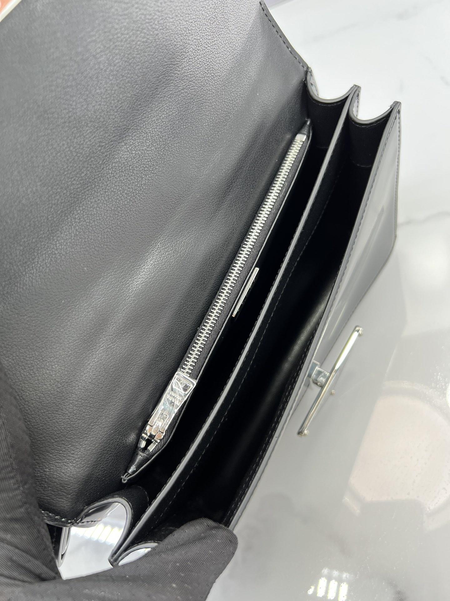 P R A D A Prada Emblem Brushed Leather Bag 레플리카 15번 이미지 - Bag | 세미샵 레플리카 사이트