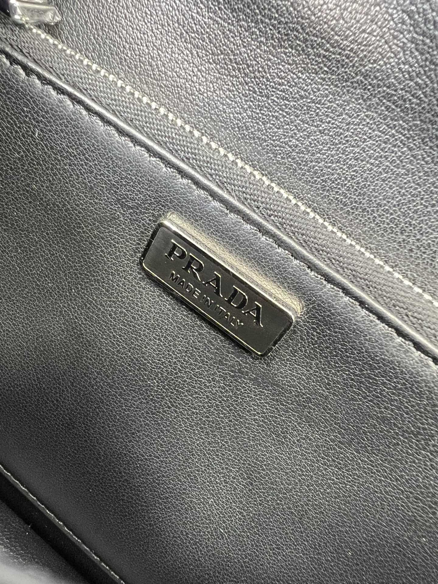 P R A D A Prada Emblem Brushed Leather Bag 레플리카 16번 이미지 - Bag | 세미샵 레플리카 사이트