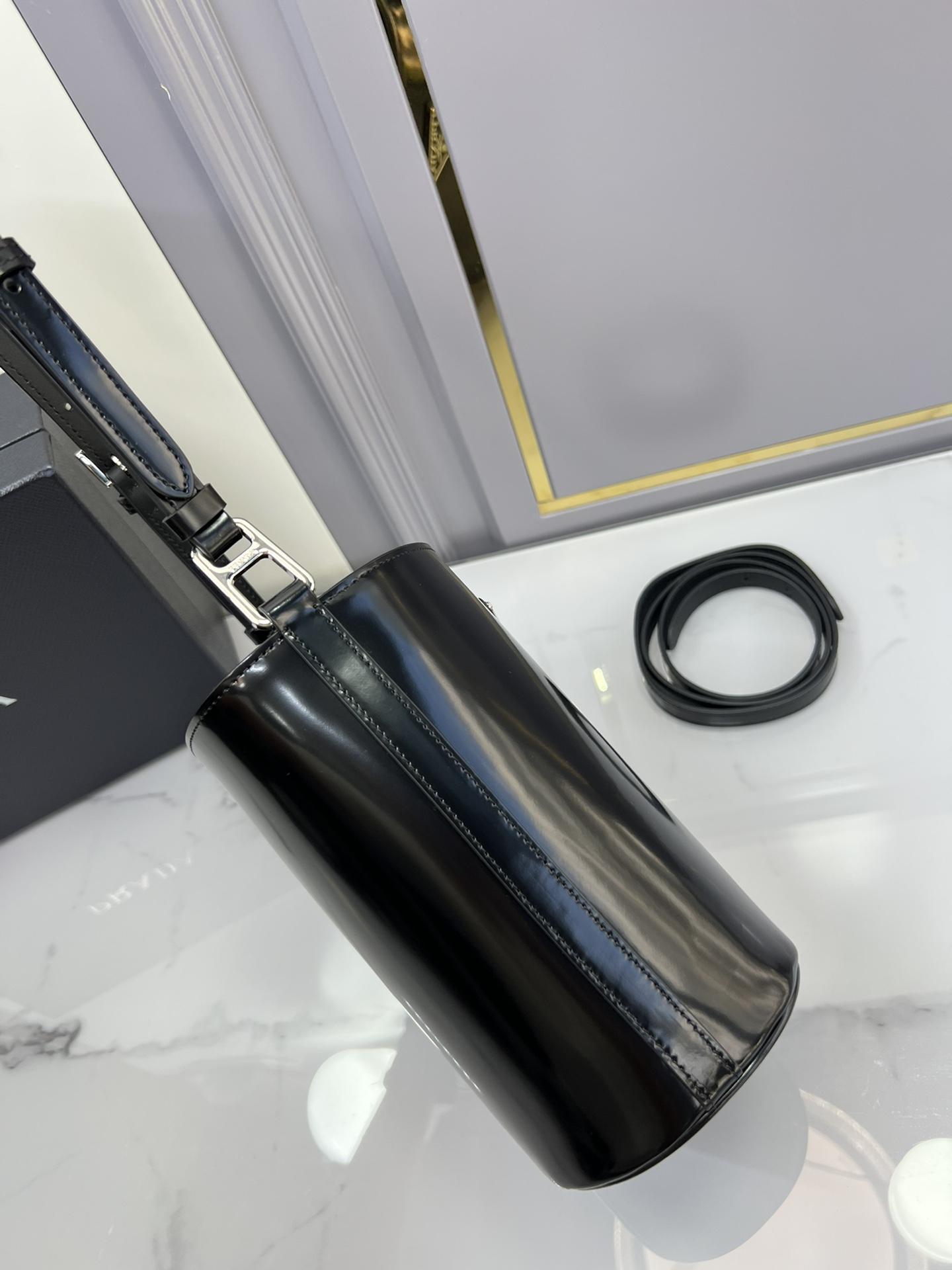 P R A D A Prada Leather Bucket 레플리카 11번 이미지 - Bag | 세미샵 레플리카 사이트