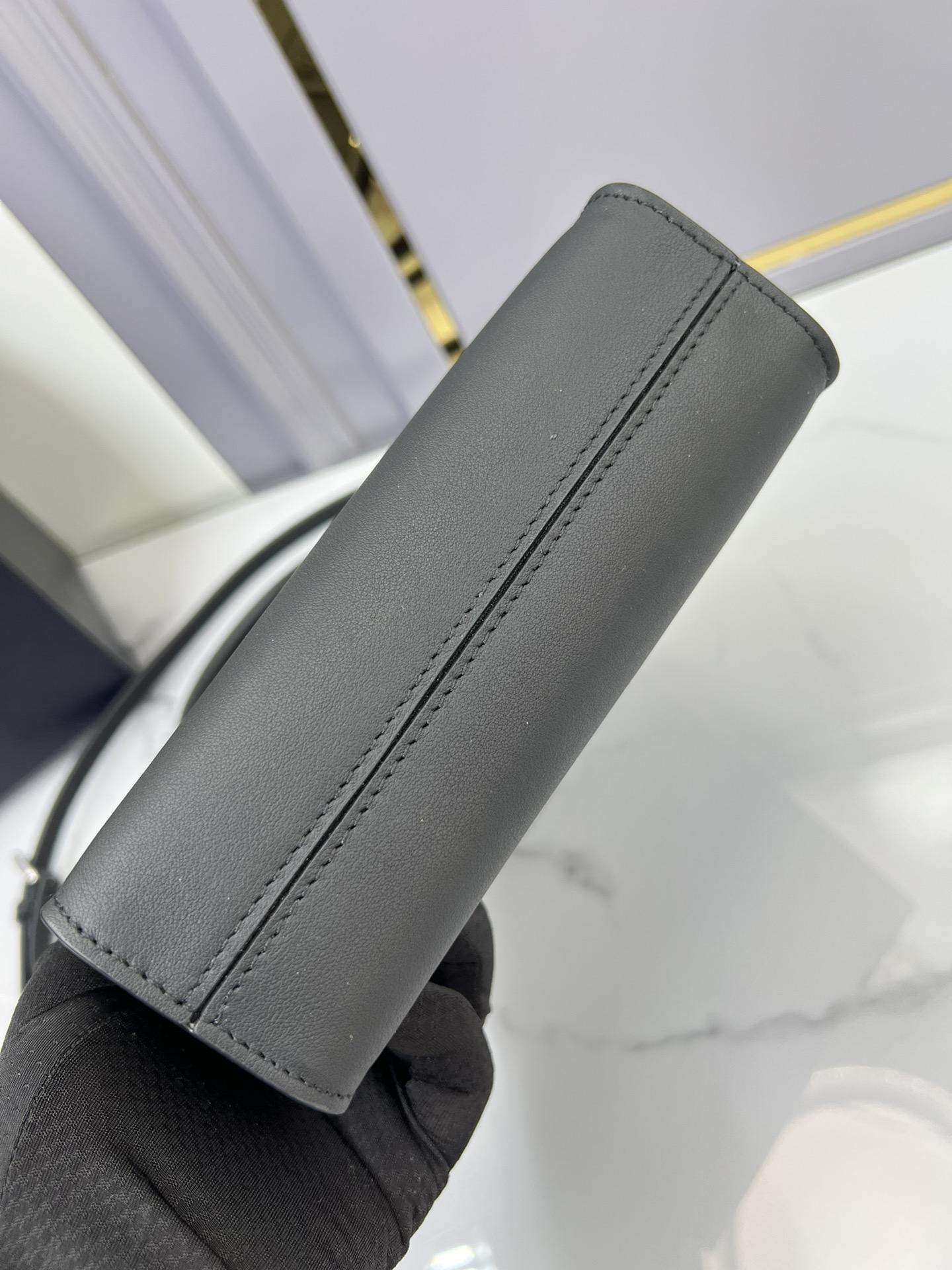 P R A D A Prada Leather Handbag 레플리카 32번 이미지 - Bag | 세미샵 레플리카 사이트