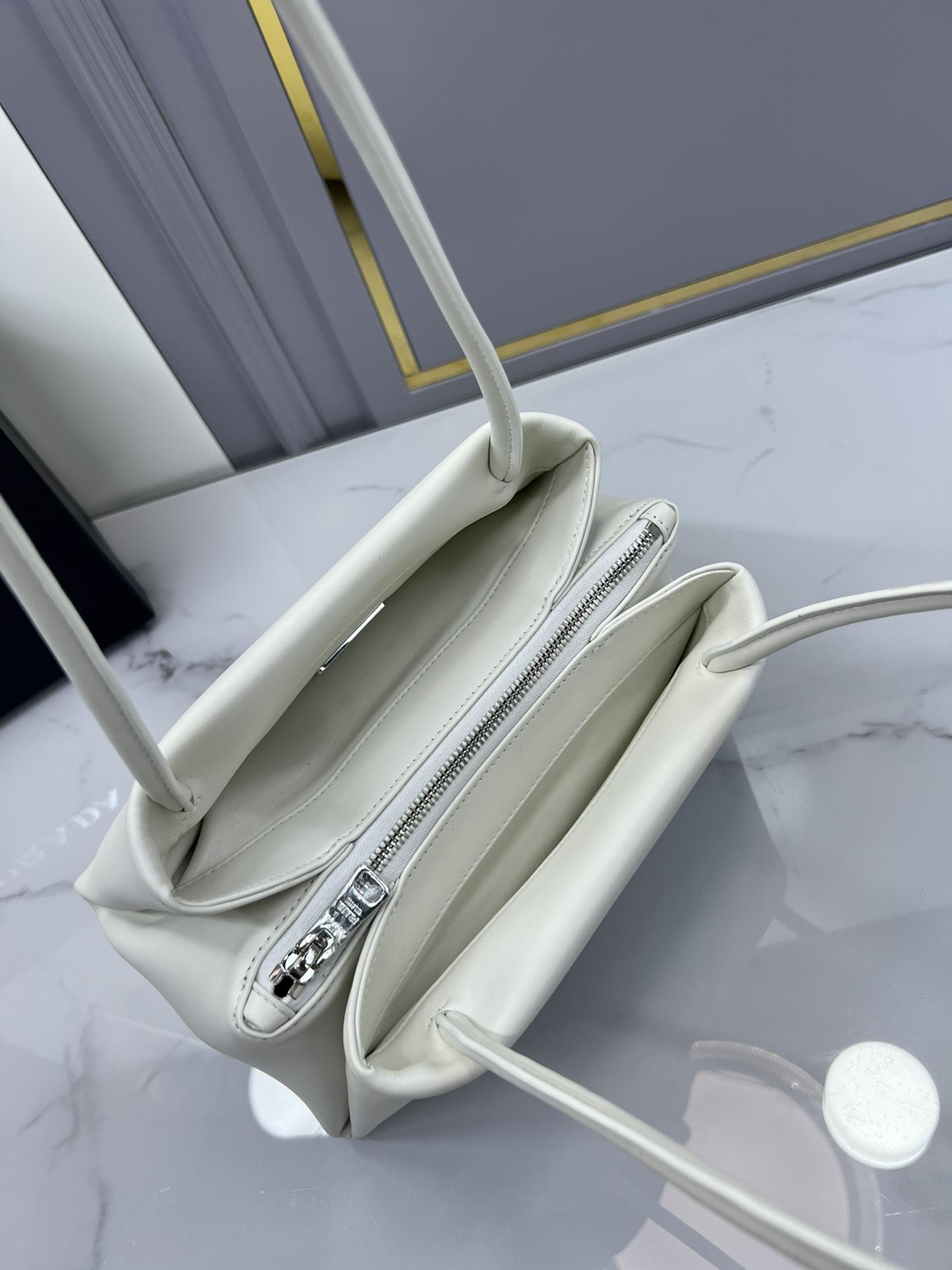 P R A D A Prada Leather Mini Bag 레플리카 6번 이미지 - Bag | 세미샵 레플리카 사이트