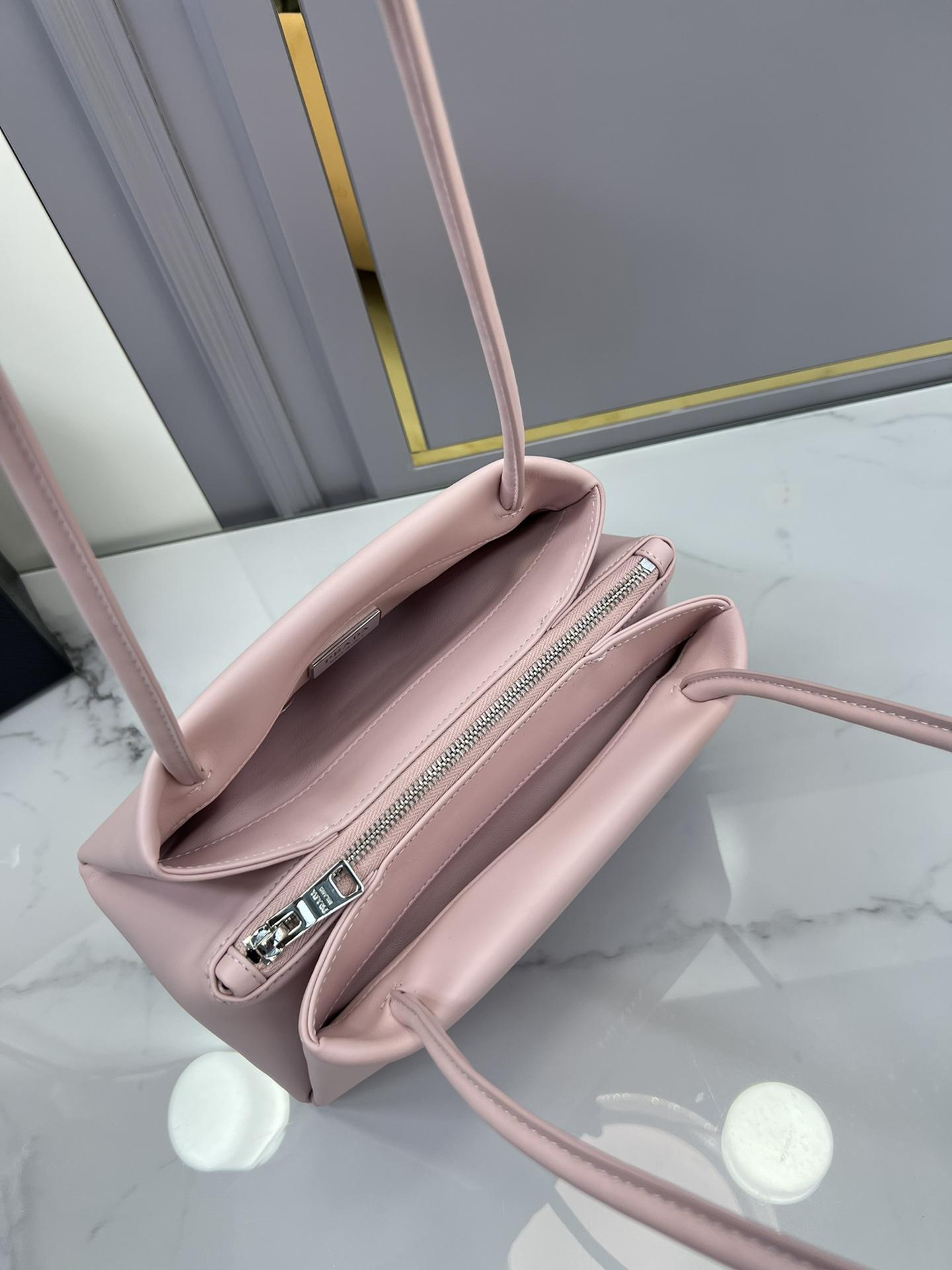 P R A D A Prada Leather Mini Bag 레플리카 22번 이미지 - Bag | 세미샵 레플리카 사이트