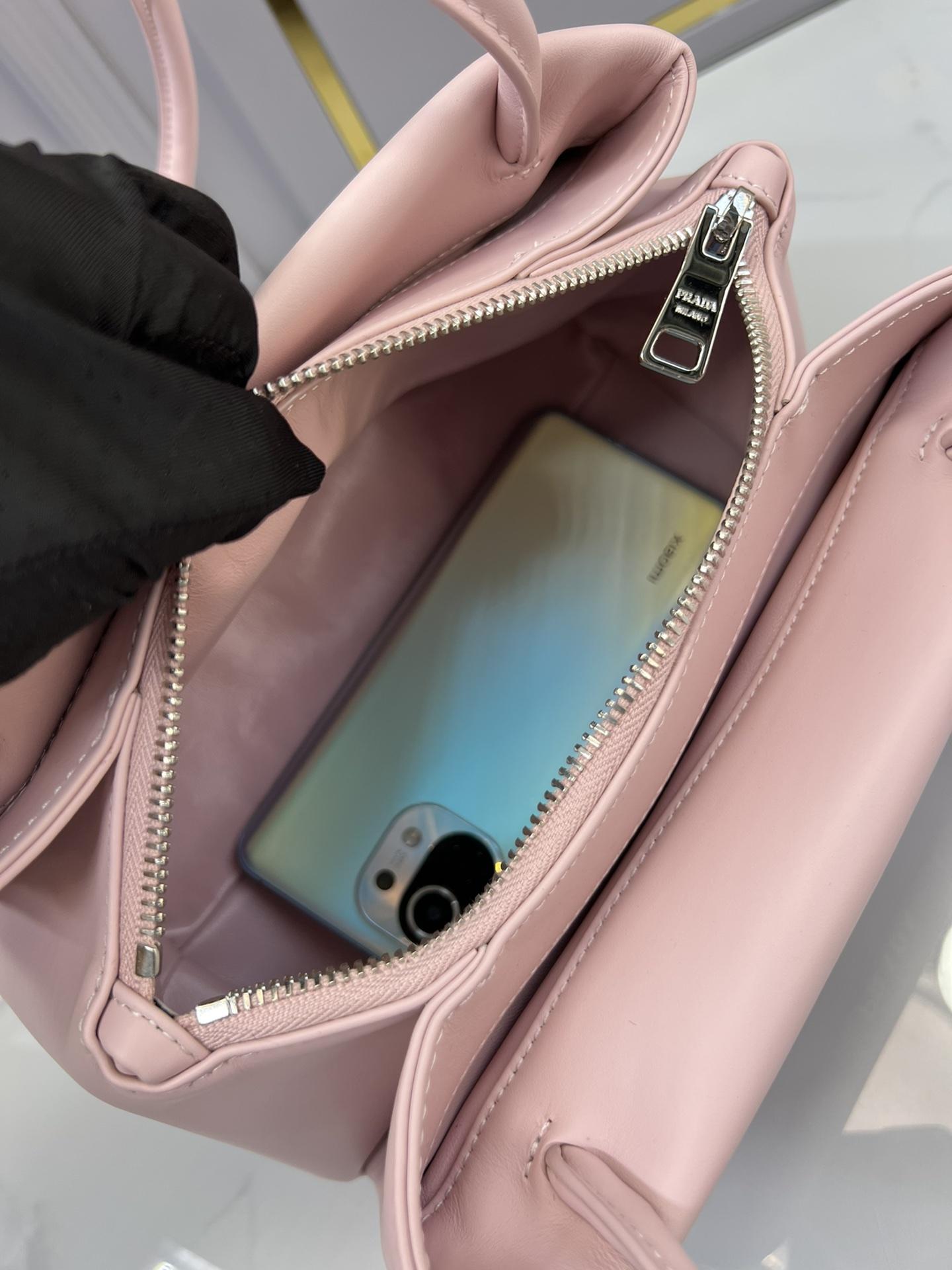 P R A D A Prada Leather Mini Bag 레플리카 23번 이미지 - Bag | 세미샵 레플리카 사이트