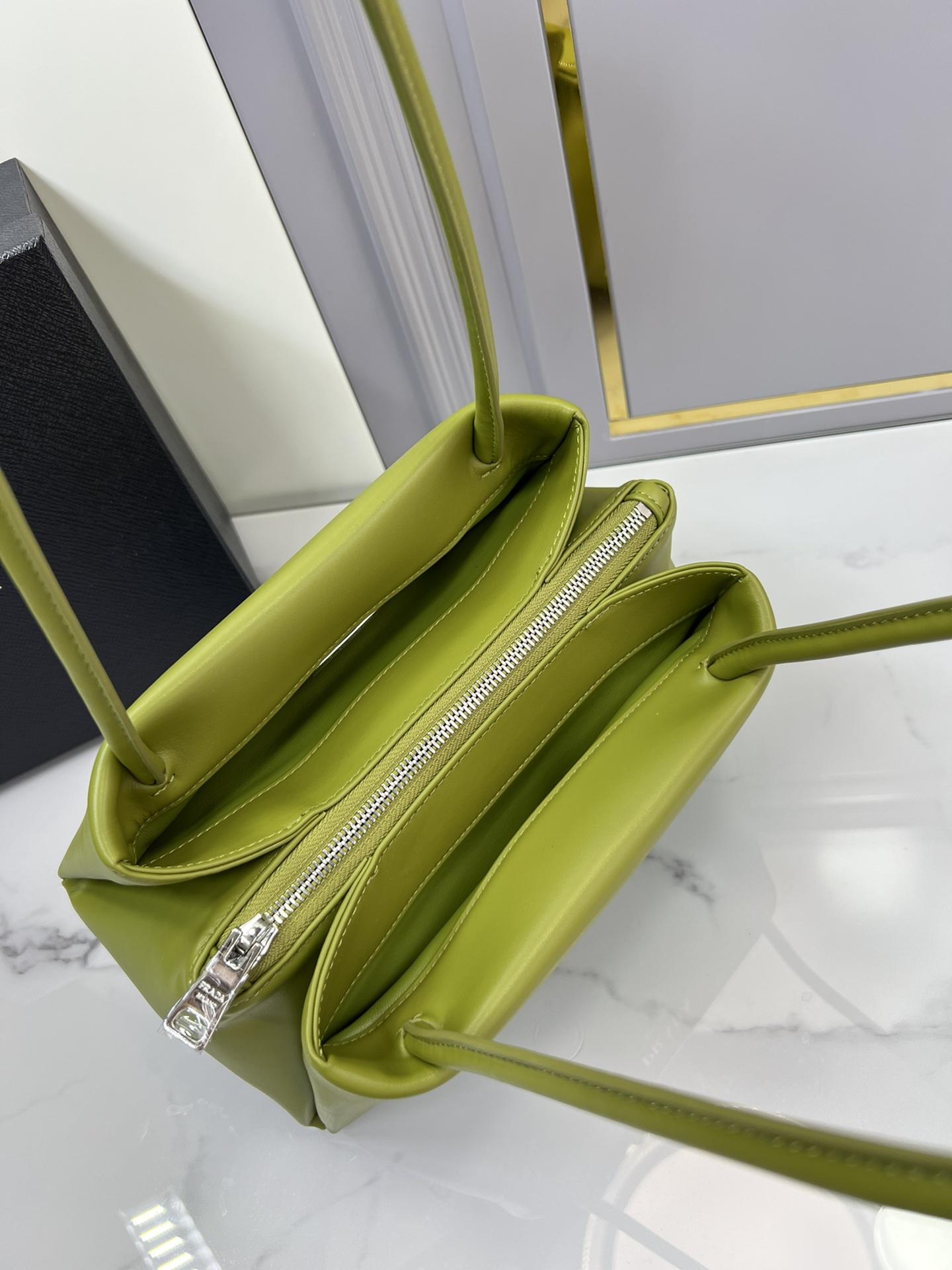 P R A D A Prada Leather Mini Bag 레플리카 30번 이미지 - Bag | 세미샵 레플리카 사이트