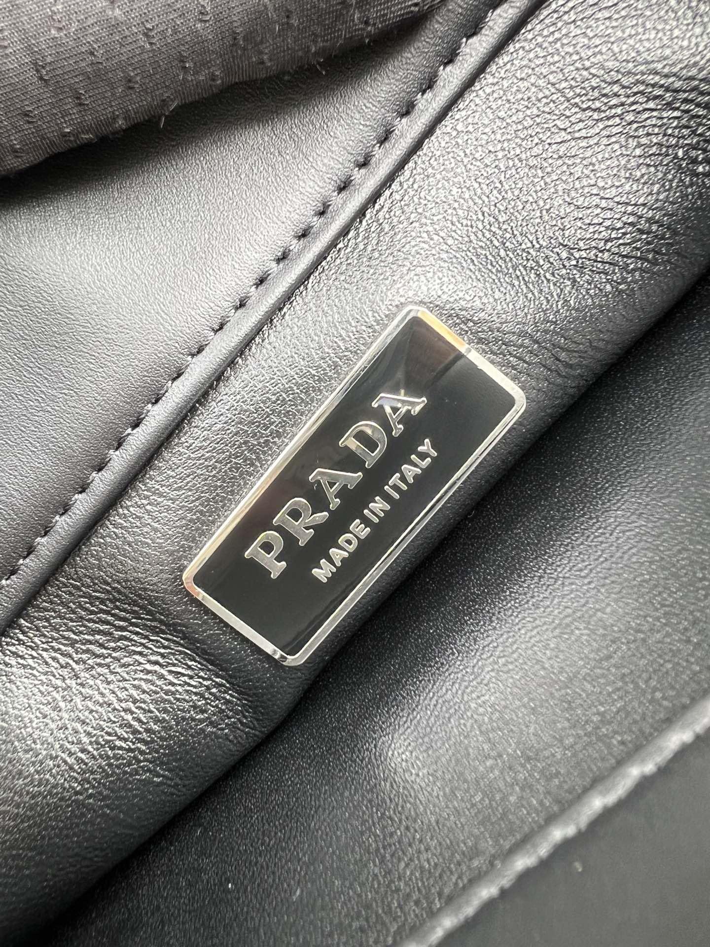 P R A D A Prada Leather Mini Bag 레플리카 40번 이미지 - Bag | 세미샵 레플리카 사이트