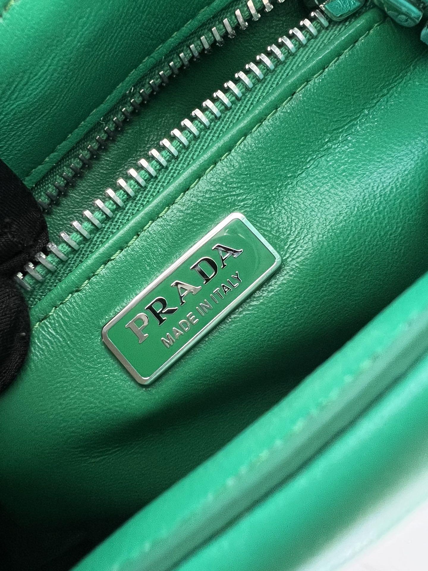 P R A D A Prada Moon Re-nylon and Leather Bag 레플리카 23번 이미지 - Bag | 세미샵 레플리카 사이트