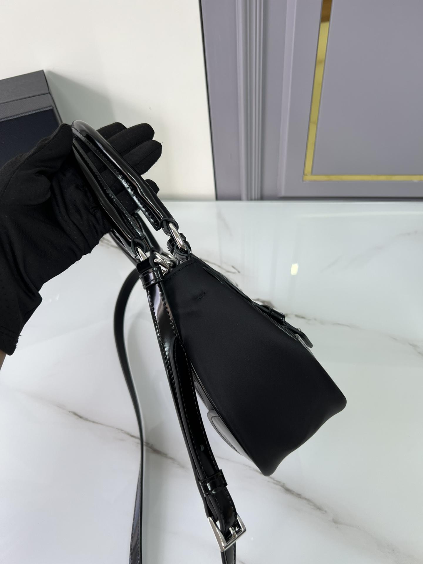 P R A D A Prada Moon Re-nylon and Leather Bag 레플리카 35번 이미지 - Bag | 세미샵 레플리카 사이트