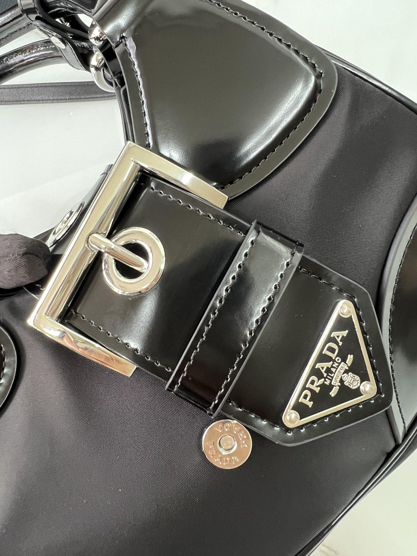 P R A D A Prada Moon Re-nylon and Leather Bag 레플리카 37번 이미지 - Bag | 세미샵 레플리카 사이트