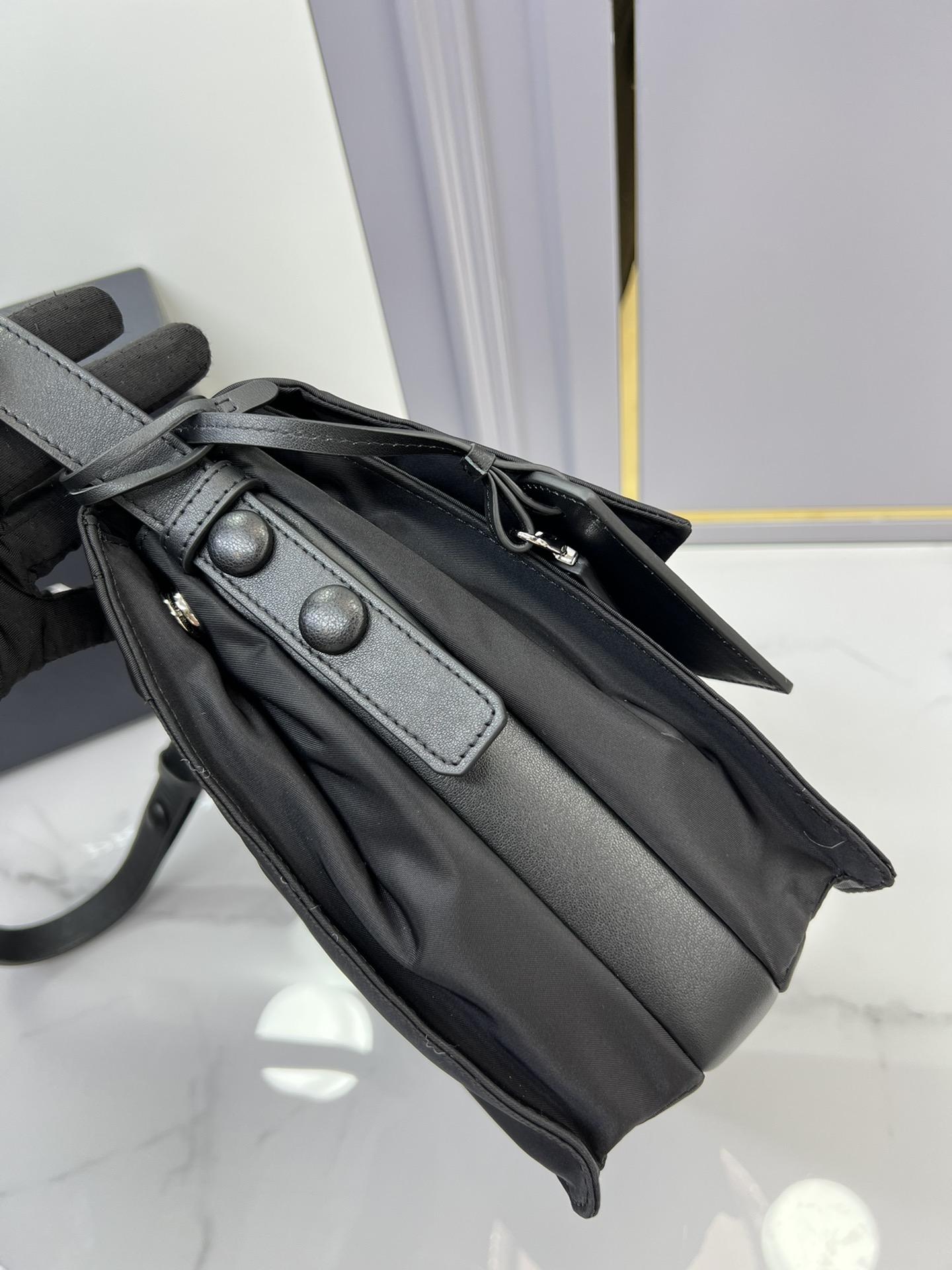 P R A D A Prada Padded Re - Nylon Shoulder 레플리카 3번 이미지 - Bag | 세미샵 레플리카 사이트