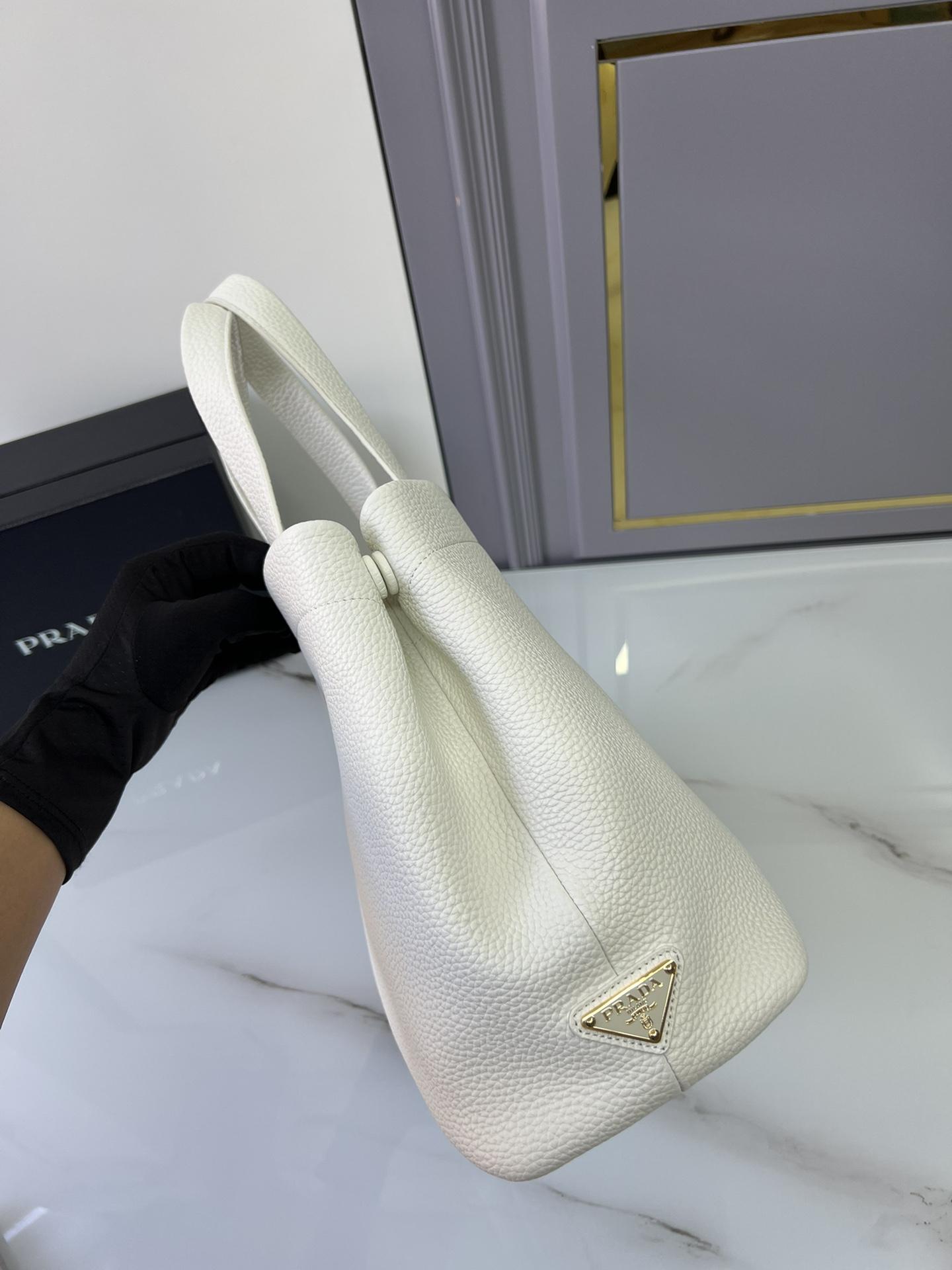 P R A D A Prada Perforate Logo Leather Tote 레플리카 3번 이미지 - Bag | 세미샵 레플리카 사이트