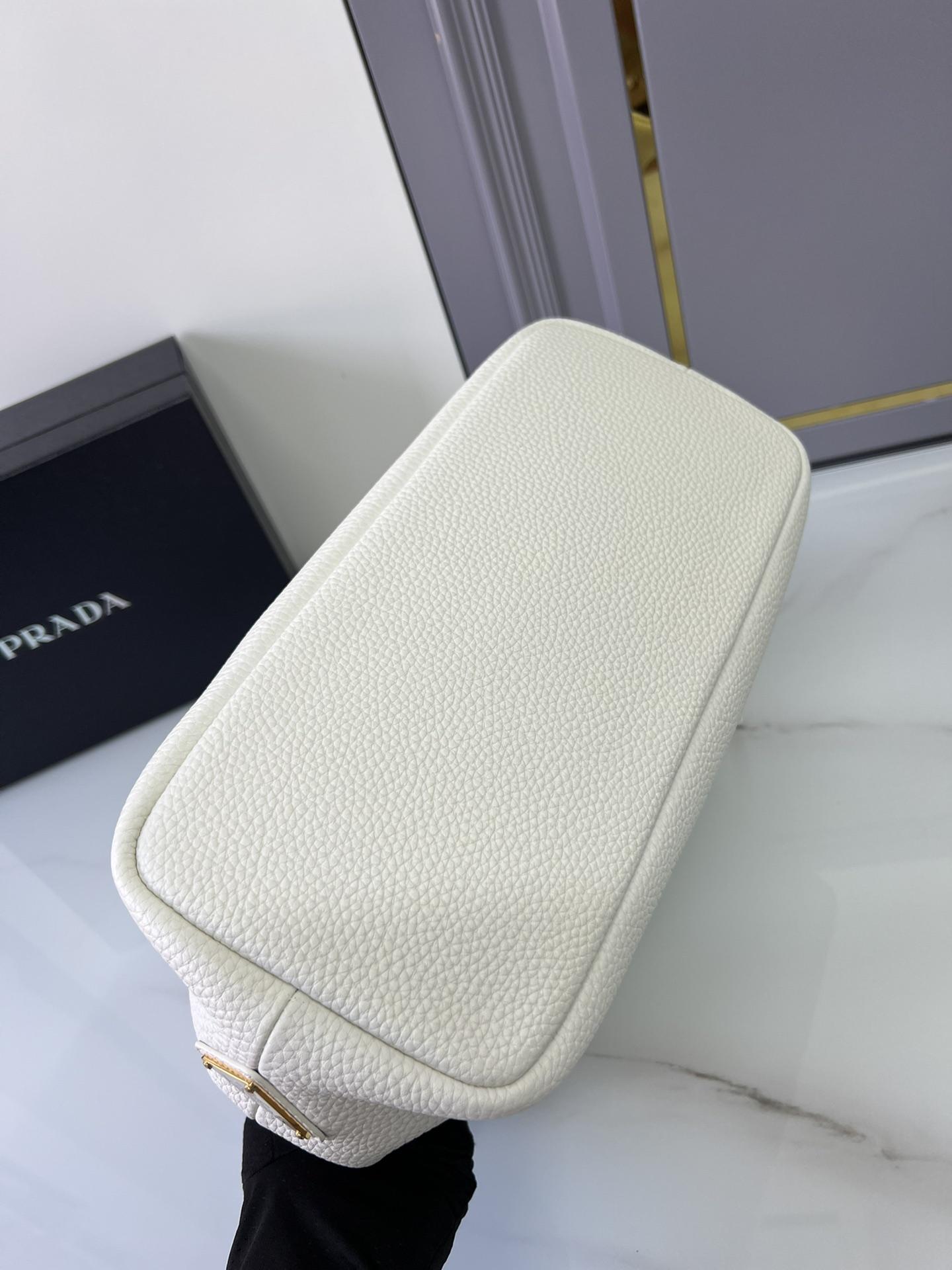 P R A D A Prada Perforate Logo Leather Tote 레플리카 4번 이미지 - Bag | 세미샵 레플리카 사이트