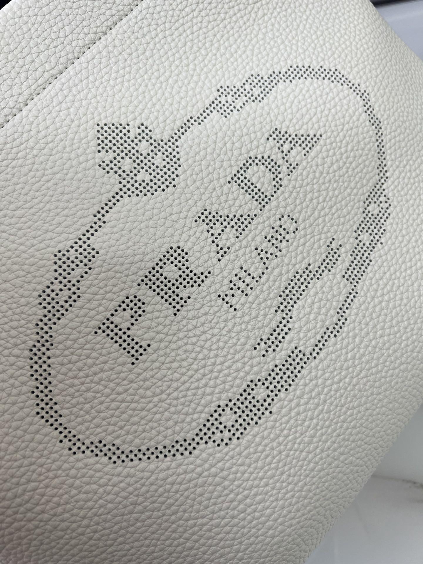 P R A D A Prada Perforate Logo Leather Tote 레플리카 5번 이미지 - Bag | 세미샵 레플리카 사이트