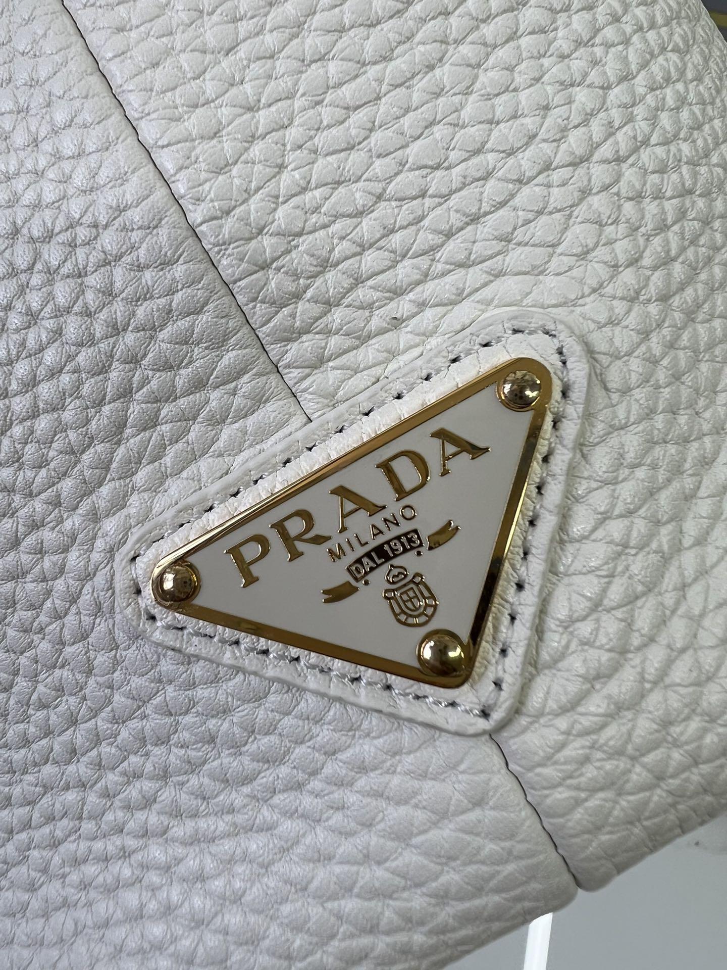 P R A D A Prada Perforate Logo Leather Tote 레플리카 6번 이미지 - Bag | 세미샵 레플리카 사이트