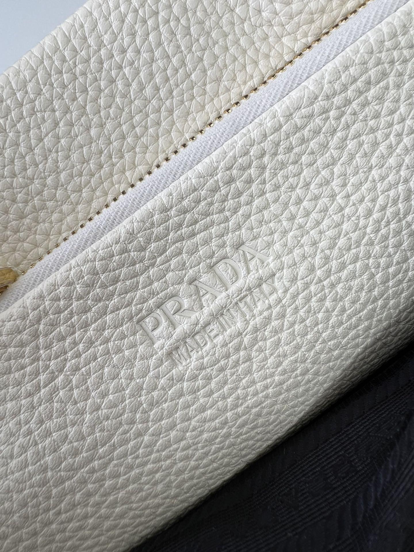 P R A D A Prada Perforate Logo Leather Tote 레플리카 8번 이미지 - Bag | 세미샵 레플리카 사이트