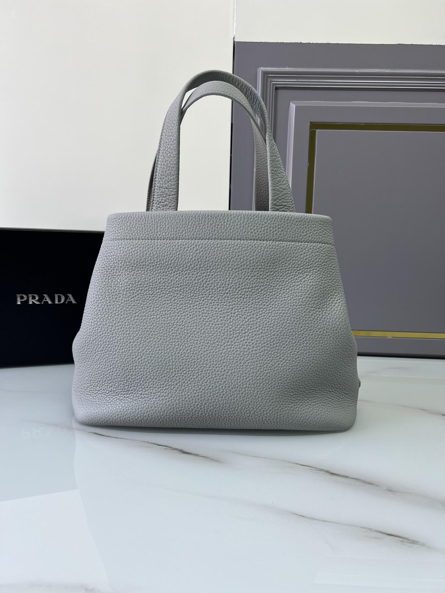 P R A D A Prada Perforate Logo Leather Tote 레플리카 18번 이미지 - Bag | 세미샵 레플리카 사이트