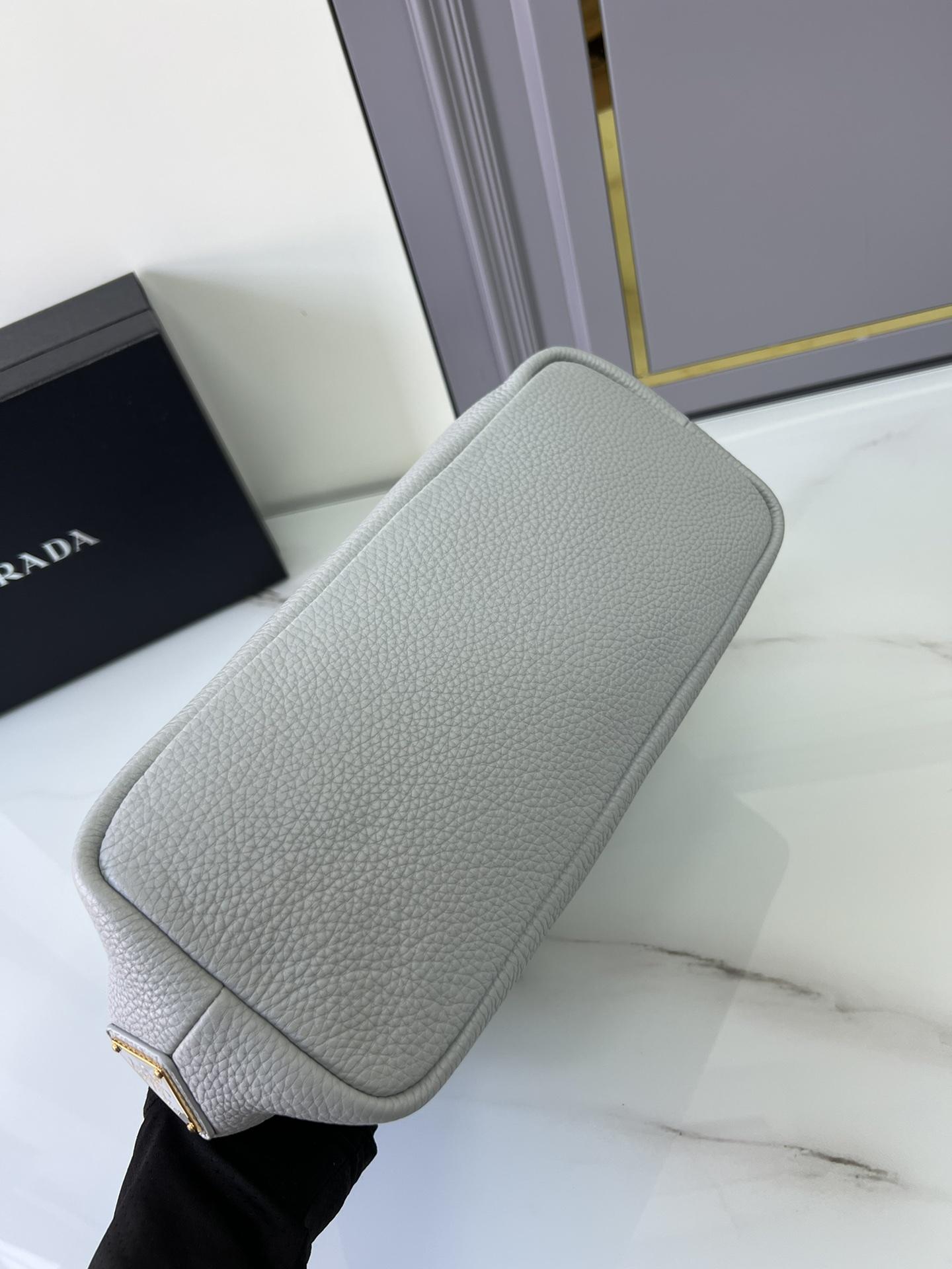 P R A D A Prada Perforate Logo Leather Tote 레플리카 20번 이미지 - Bag | 세미샵 레플리카 사이트