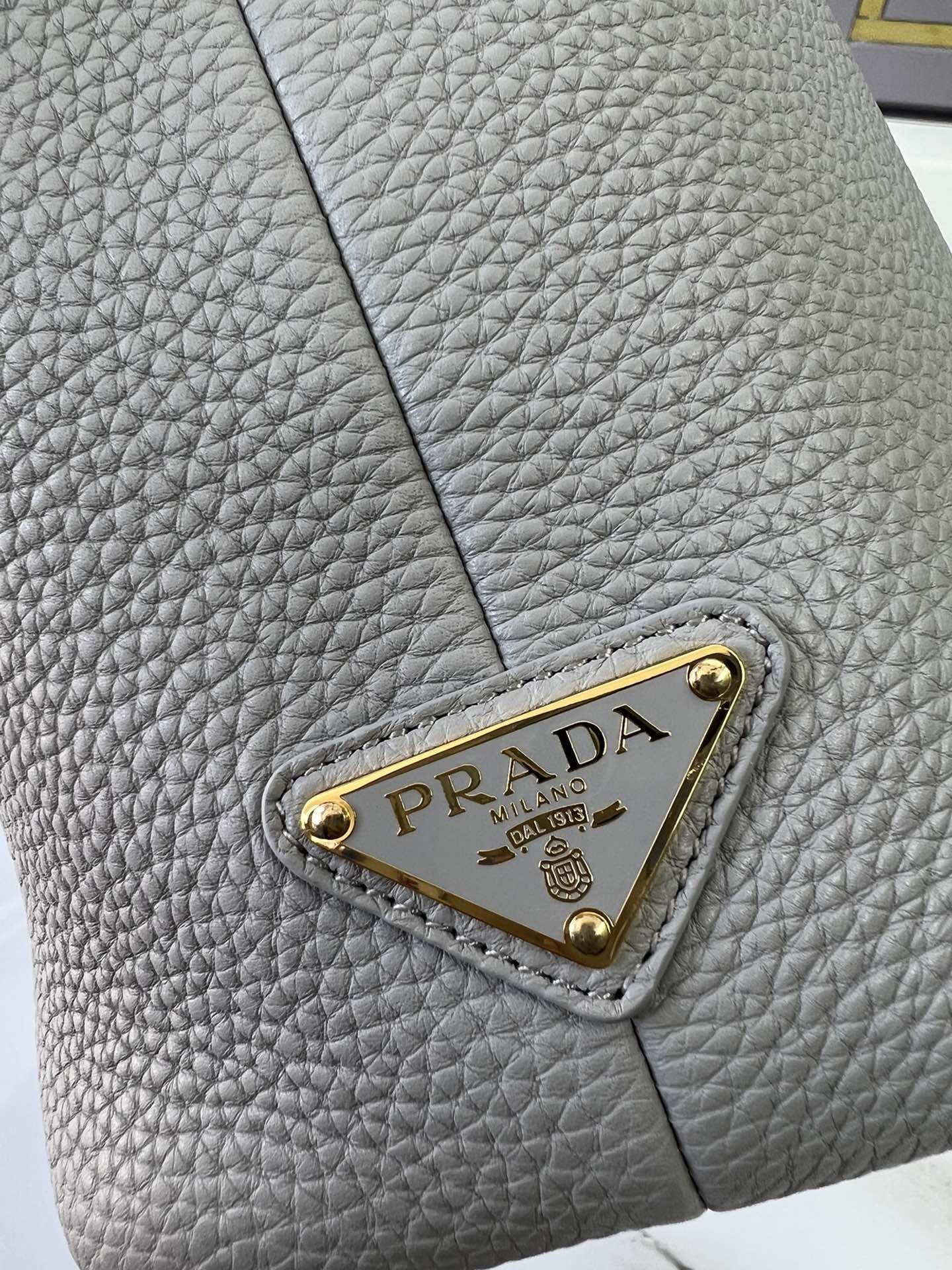 P R A D A Prada Perforate Logo Leather Tote 레플리카 22번 이미지 - Bag | 세미샵 레플리카 사이트