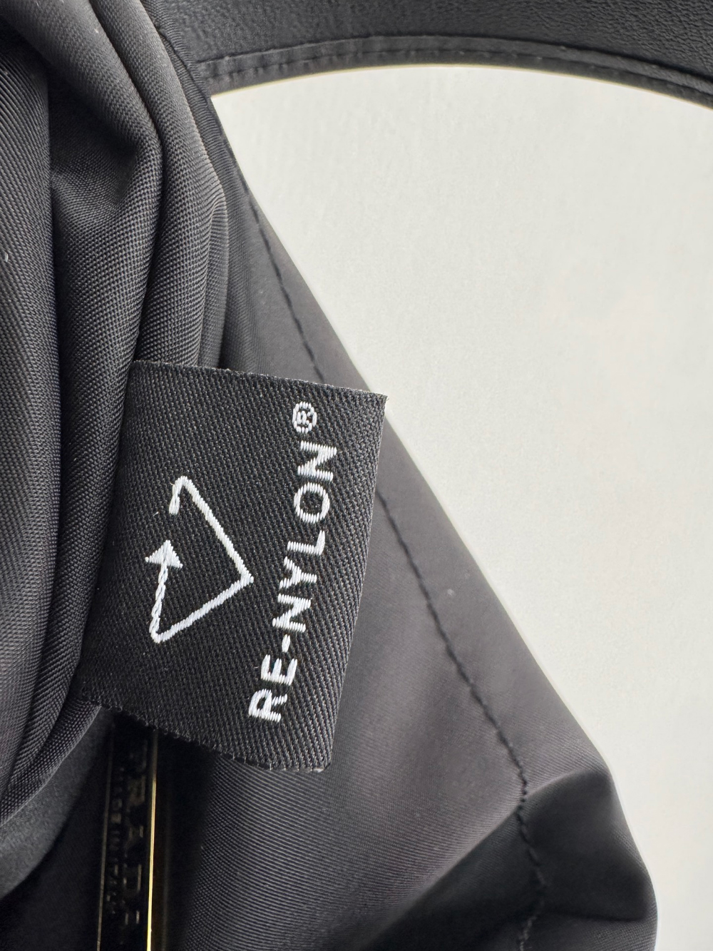 P R A D A Prada Petit Sac Noir Re-Nylon Bucket 레플리카 16번 이미지 - Bag | 세미샵 레플리카 사이트