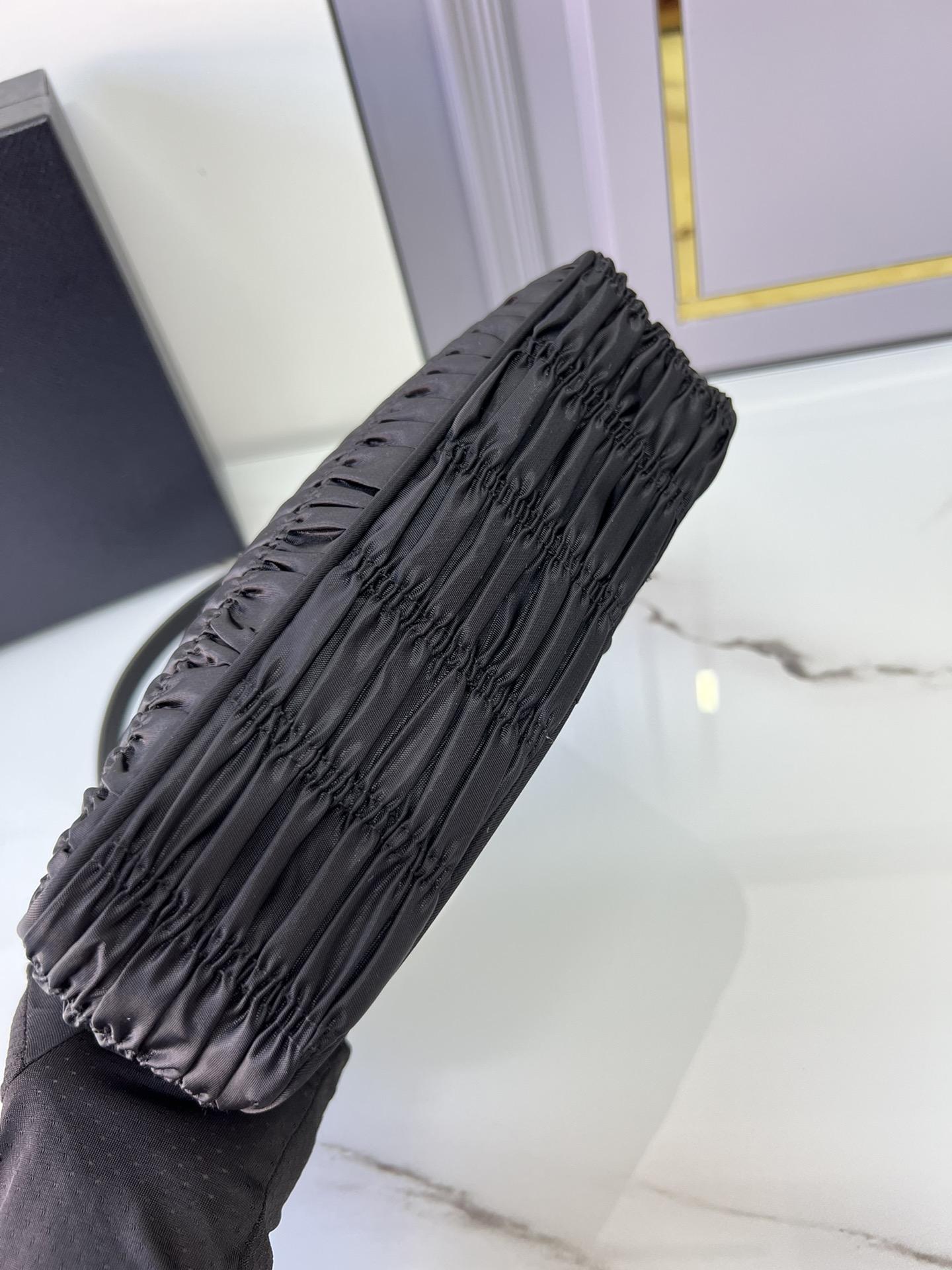 P R A D A Prada Re-Edition 2000 Hobo 레플리카 15번 이미지 - Bag | 세미샵 레플리카 사이트