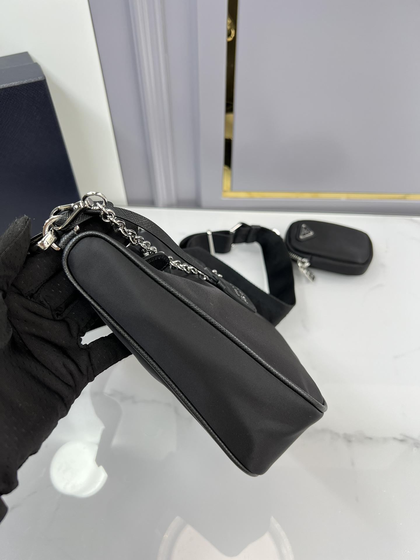 P R A D A Prada Re-Edition 2005 Nylon Hobo 레플리카 3번 이미지 - Bag | 세미샵 레플리카 사이트