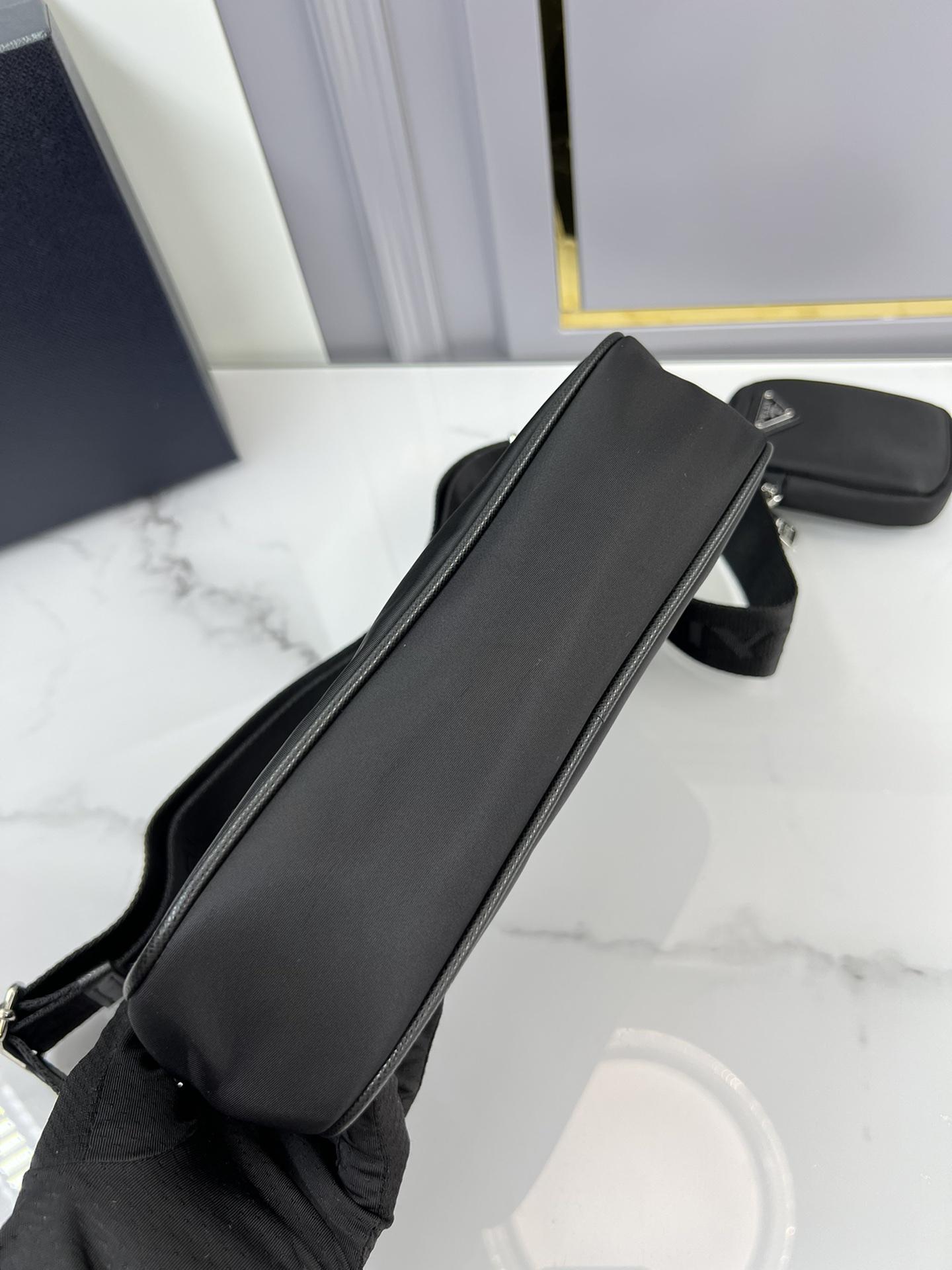 P R A D A Prada Re-Edition 2005 Nylon Hobo 레플리카 5번 이미지 - Bag | 세미샵 레플리카 사이트