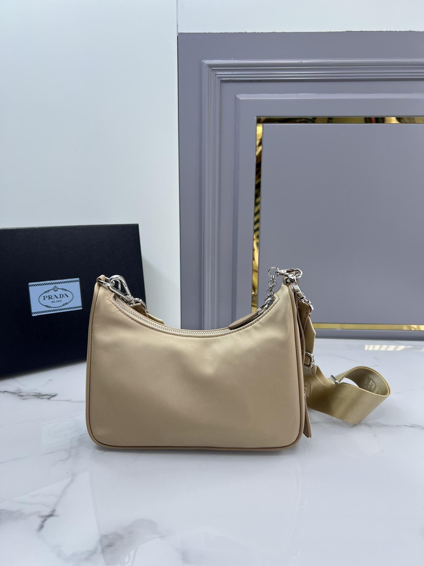 P R A D A Prada Re-Edition 2005 Nylon Hobo 레플리카 8번 이미지 - Bag | 세미샵 레플리카 사이트