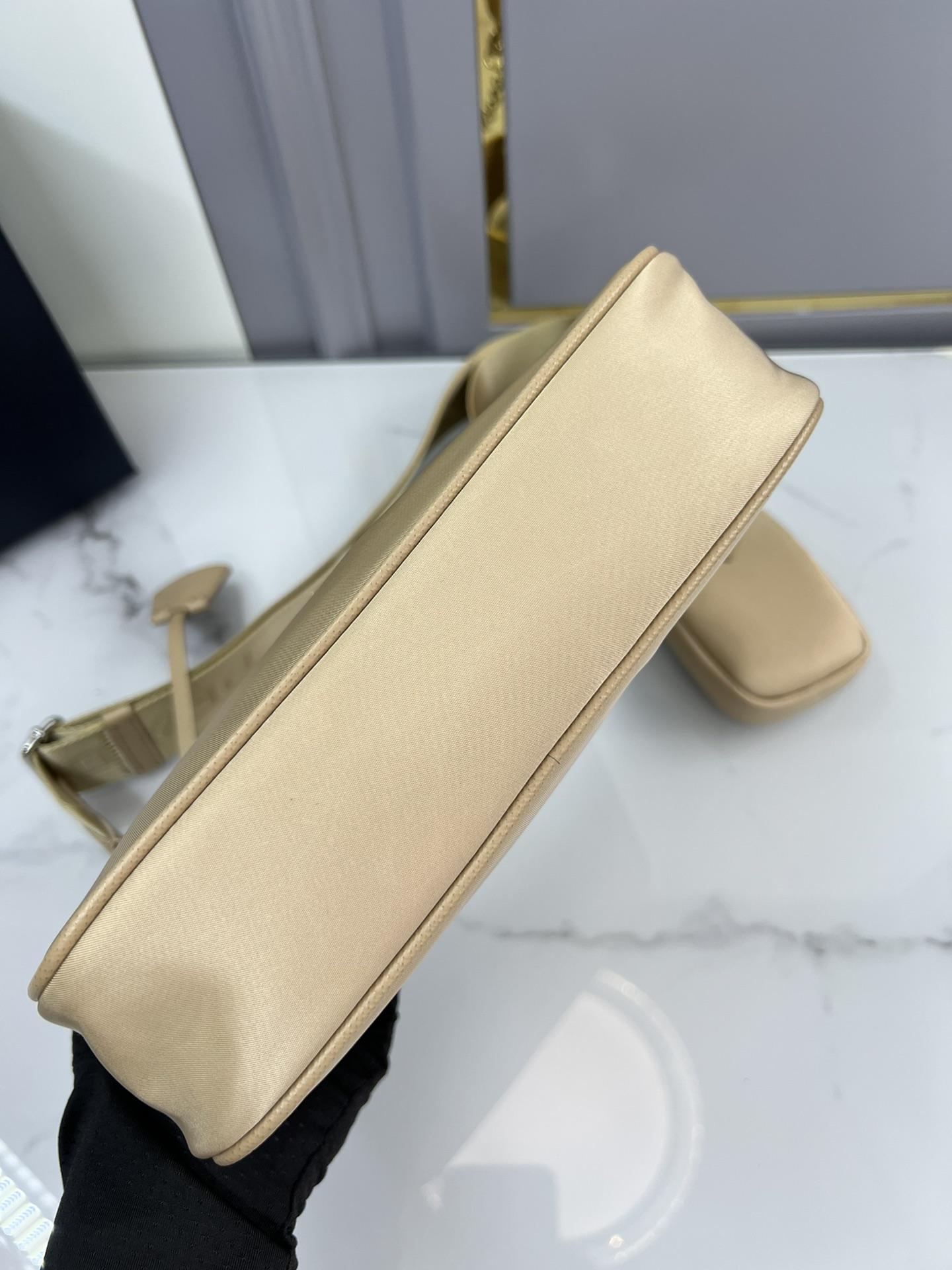 P R A D A Prada Re-Edition 2005 Nylon Hobo 레플리카 10번 이미지 - Bag | 세미샵 레플리카 사이트