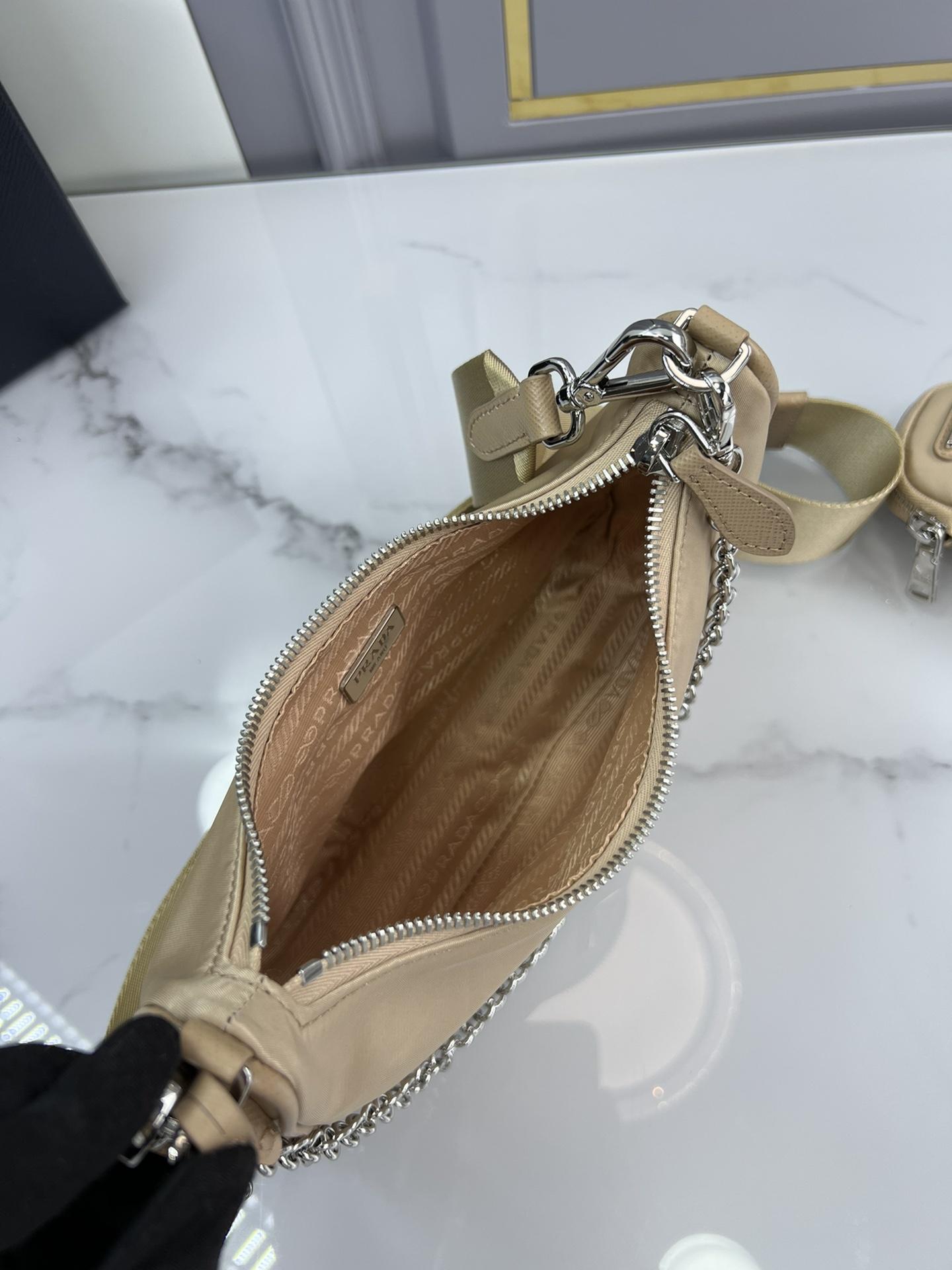 P R A D A Prada Re-Edition 2005 Nylon Hobo 레플리카 13번 이미지 - Bag | 세미샵 레플리카 사이트