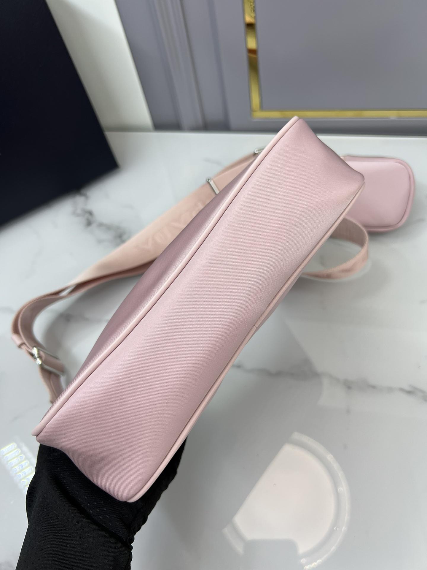 P R A D A Prada Re-Edition 2005 Nylon Hobo 레플리카 18번 이미지 - Bag | 세미샵 레플리카 사이트