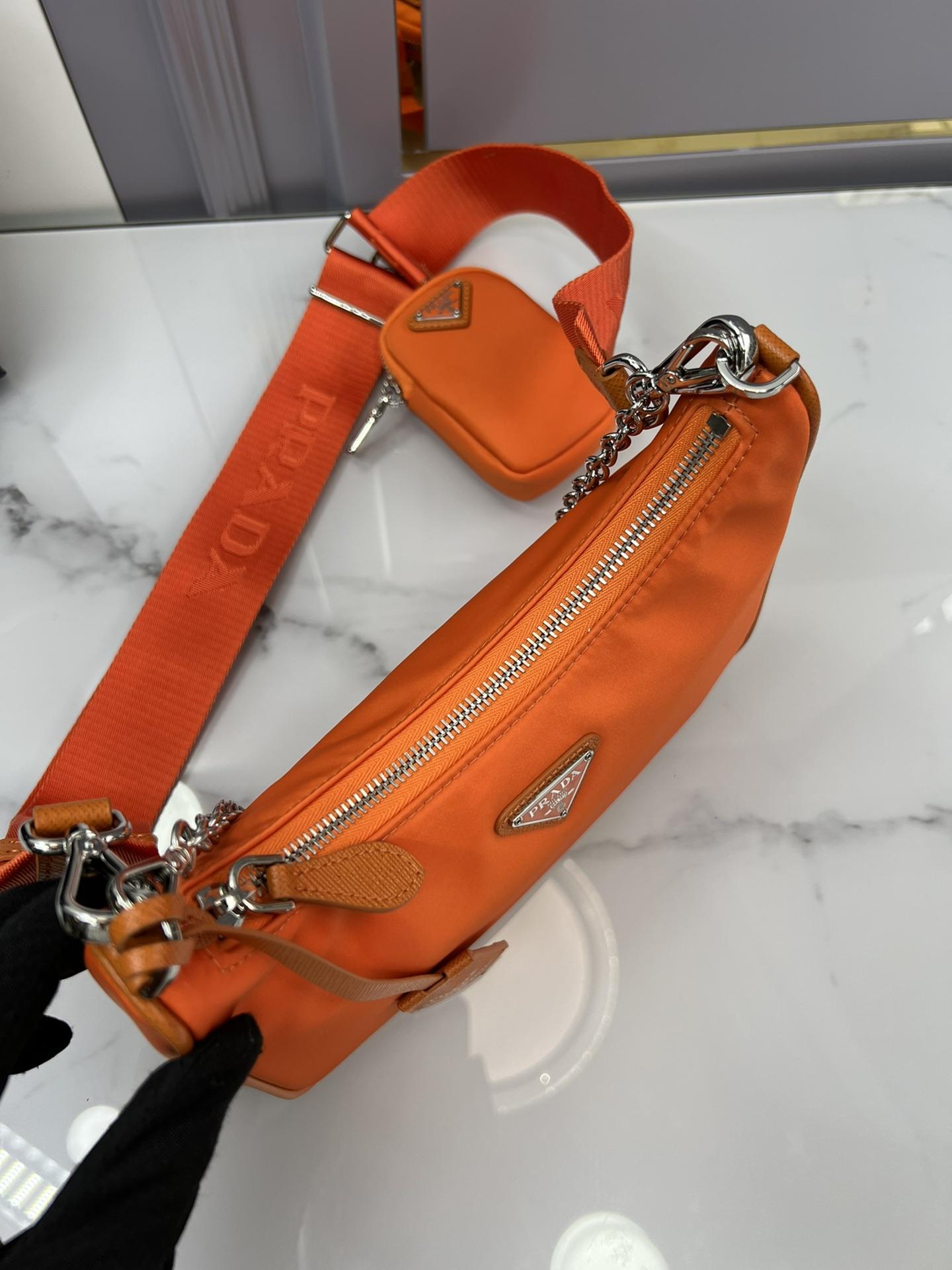 P R A D A Prada Re-Edition 2005 Nylon Hobo 레플리카 28번 이미지 - Bag | 세미샵 레플리카 사이트