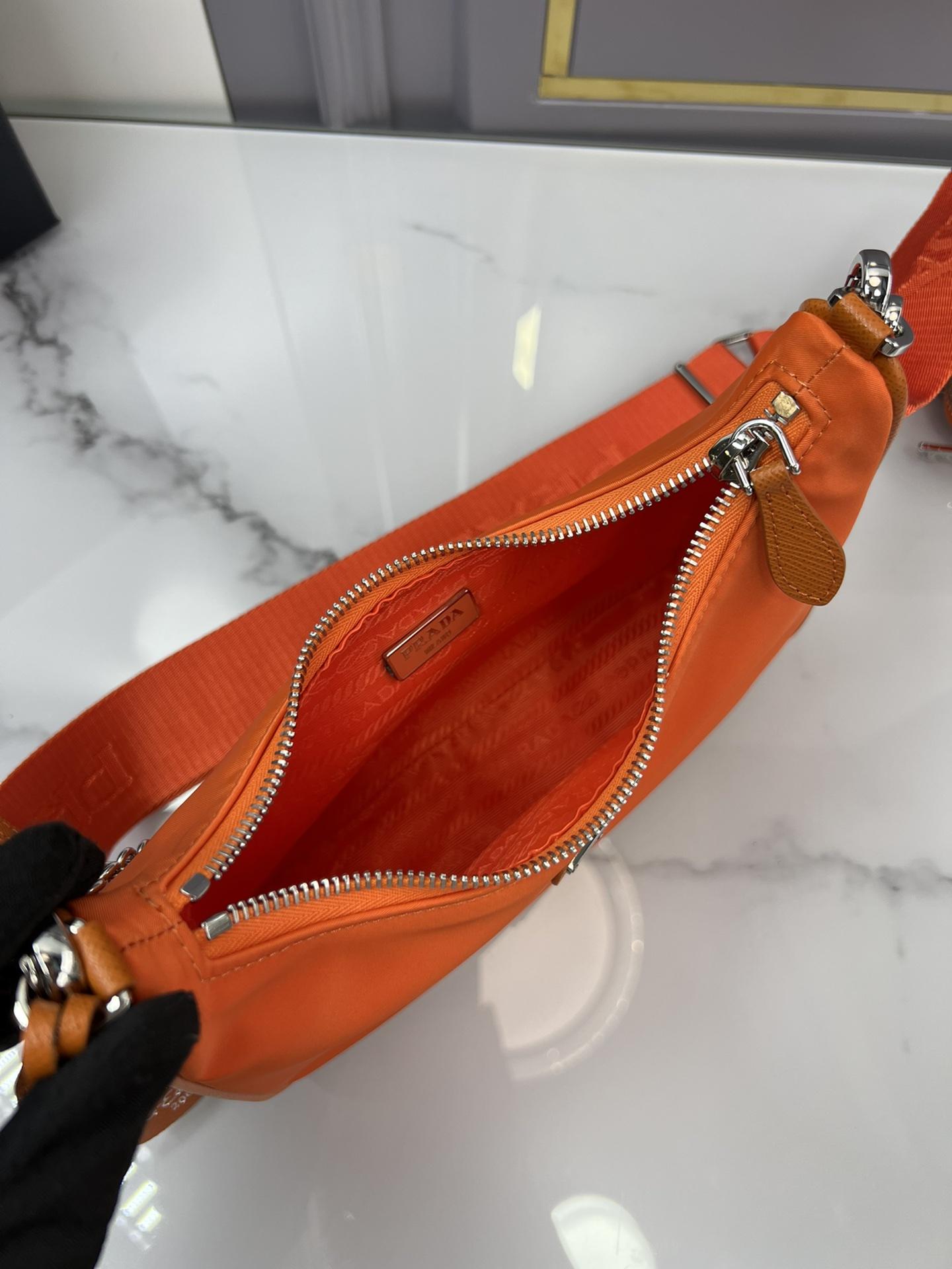 P R A D A Prada Re-Edition 2005 Nylon Hobo 레플리카 29번 이미지 - Bag | 세미샵 레플리카 사이트