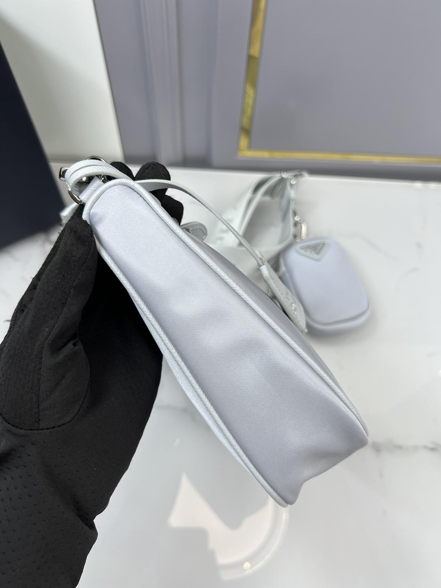 P R A D A Prada Re-Edition 2005 Nylon Hobo 레플리카 41번 이미지 - Bag | 세미샵 레플리카 사이트