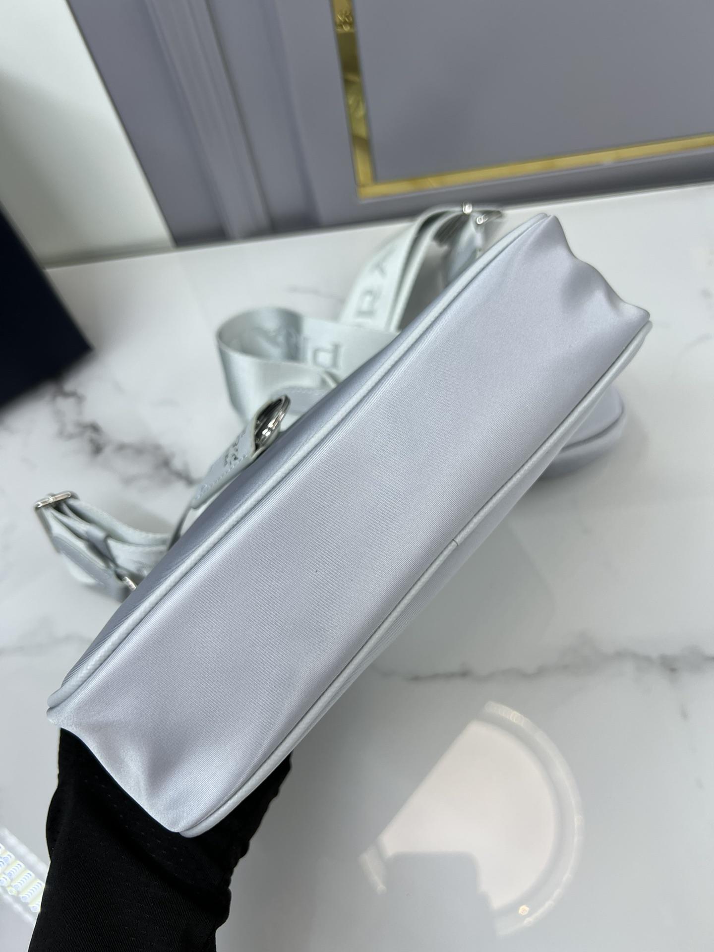 P R A D A Prada Re-Edition 2005 Nylon Hobo 레플리카 42번 이미지 - Bag | 세미샵 레플리카 사이트