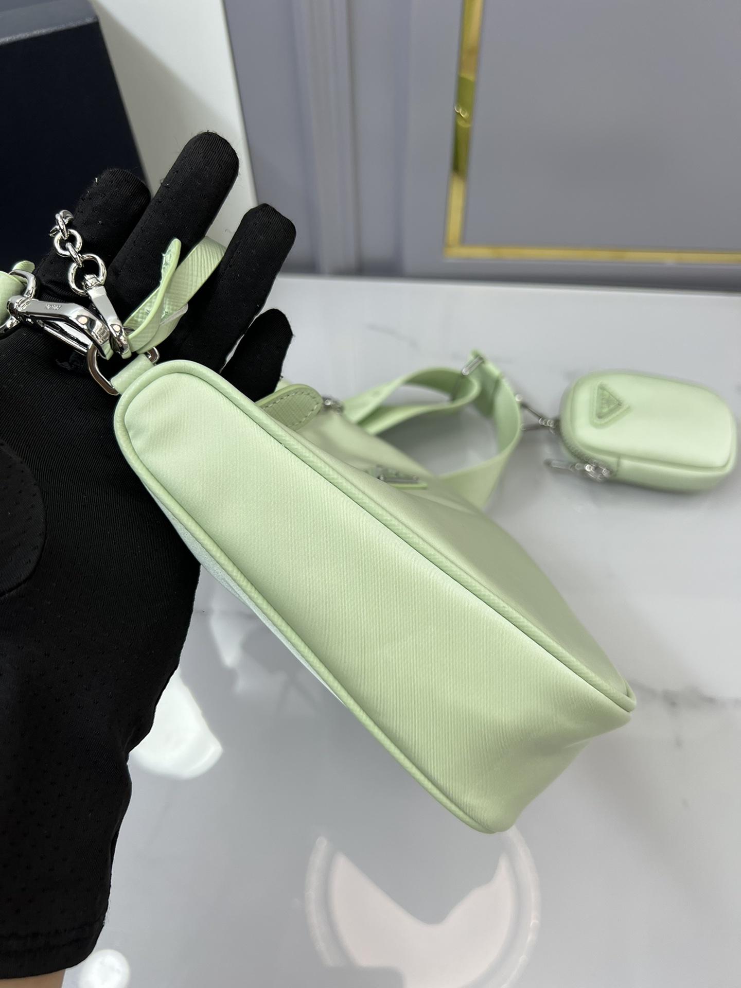 P R A D A Prada Re-Edition 2005 Nylon Hobo 레플리카 66번 이미지 - Bag | 세미샵 레플리카 사이트