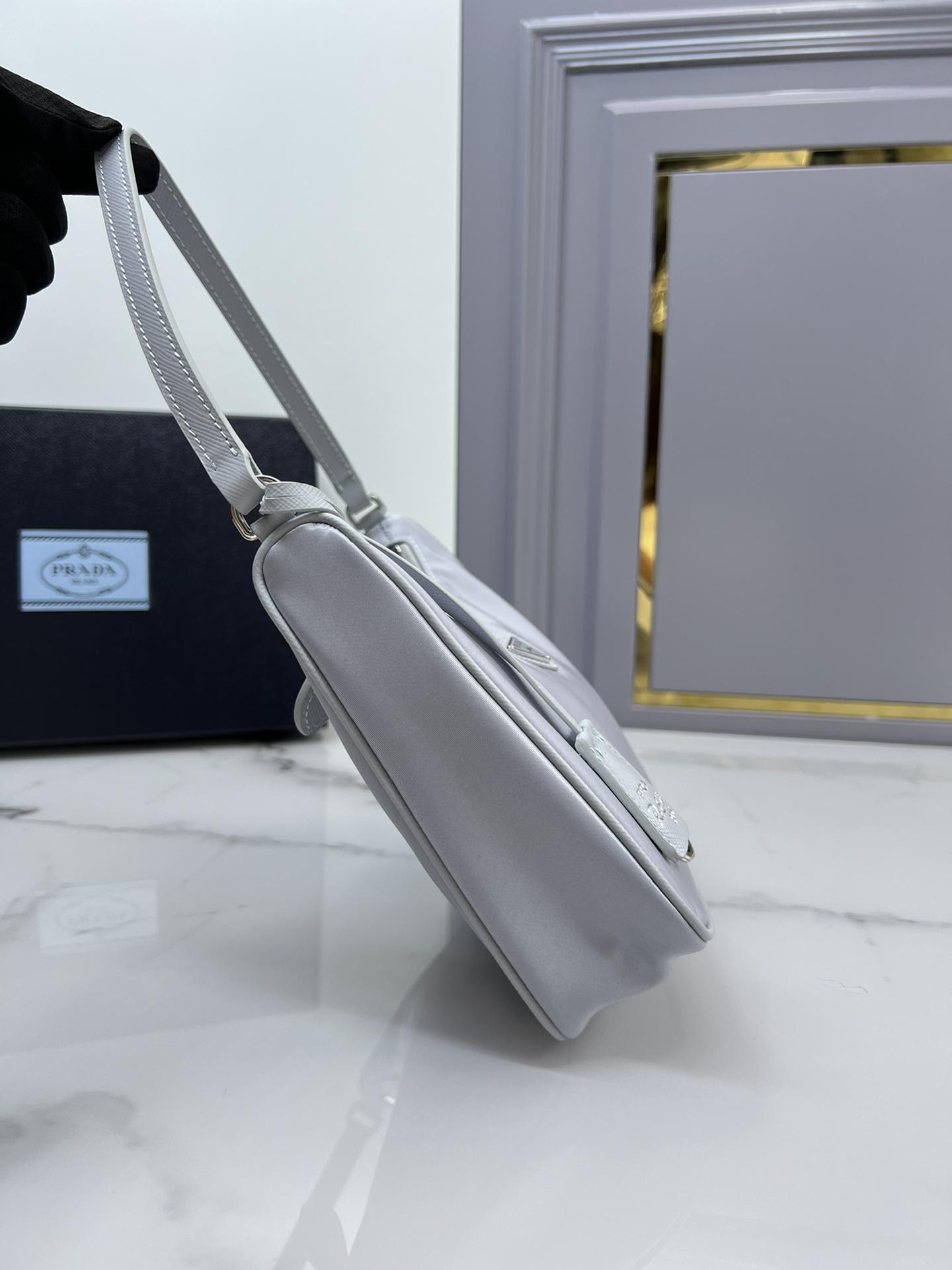 P R A D A Prada Re-Edition 2005 Nylon Shoulder 레플리카 11번 이미지 - Bag | 세미샵 레플리카 사이트