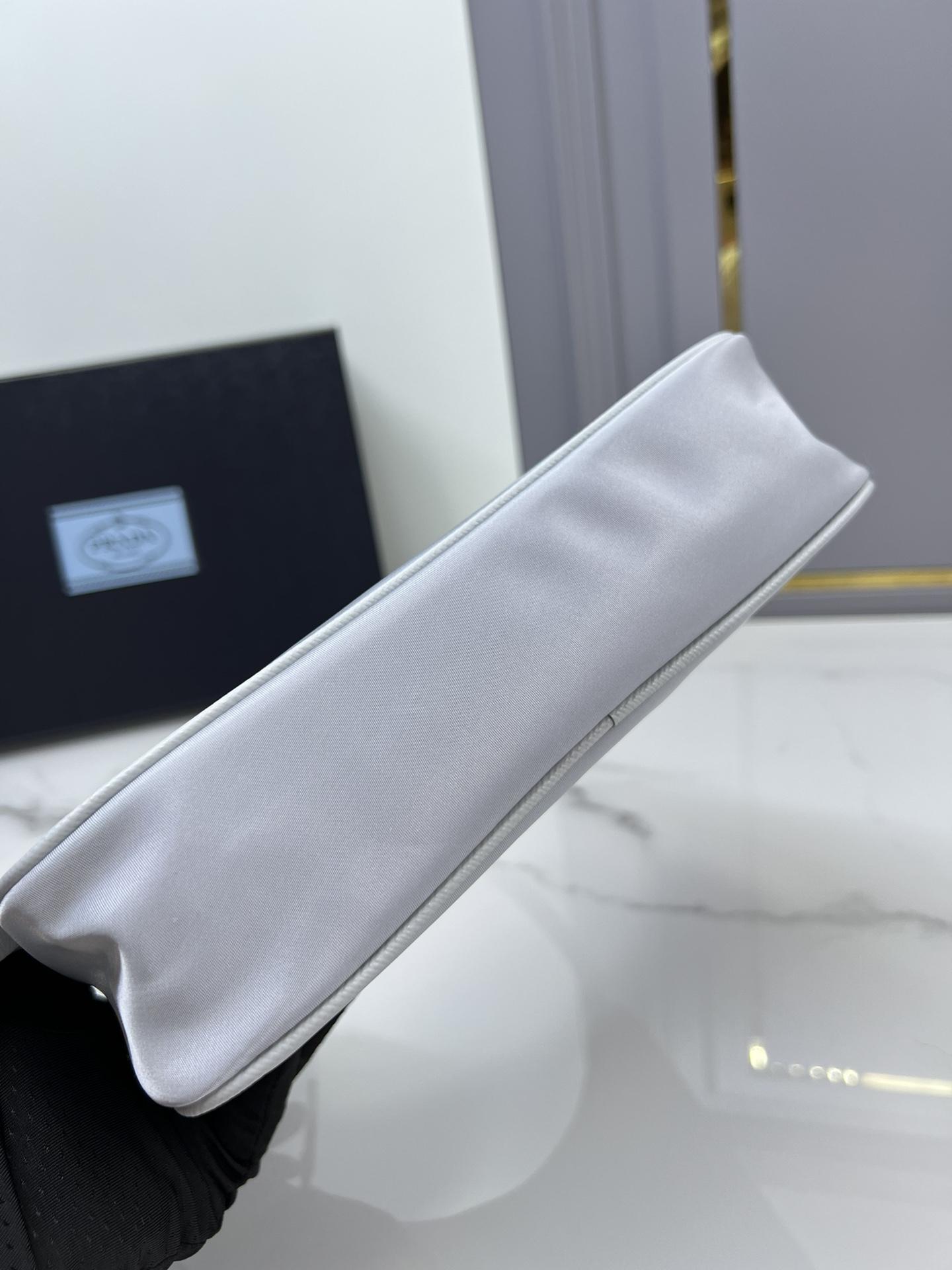 P R A D A Prada Re-Edition 2005 Nylon Shoulder 레플리카 12번 이미지 - Bag | 세미샵 레플리카 사이트