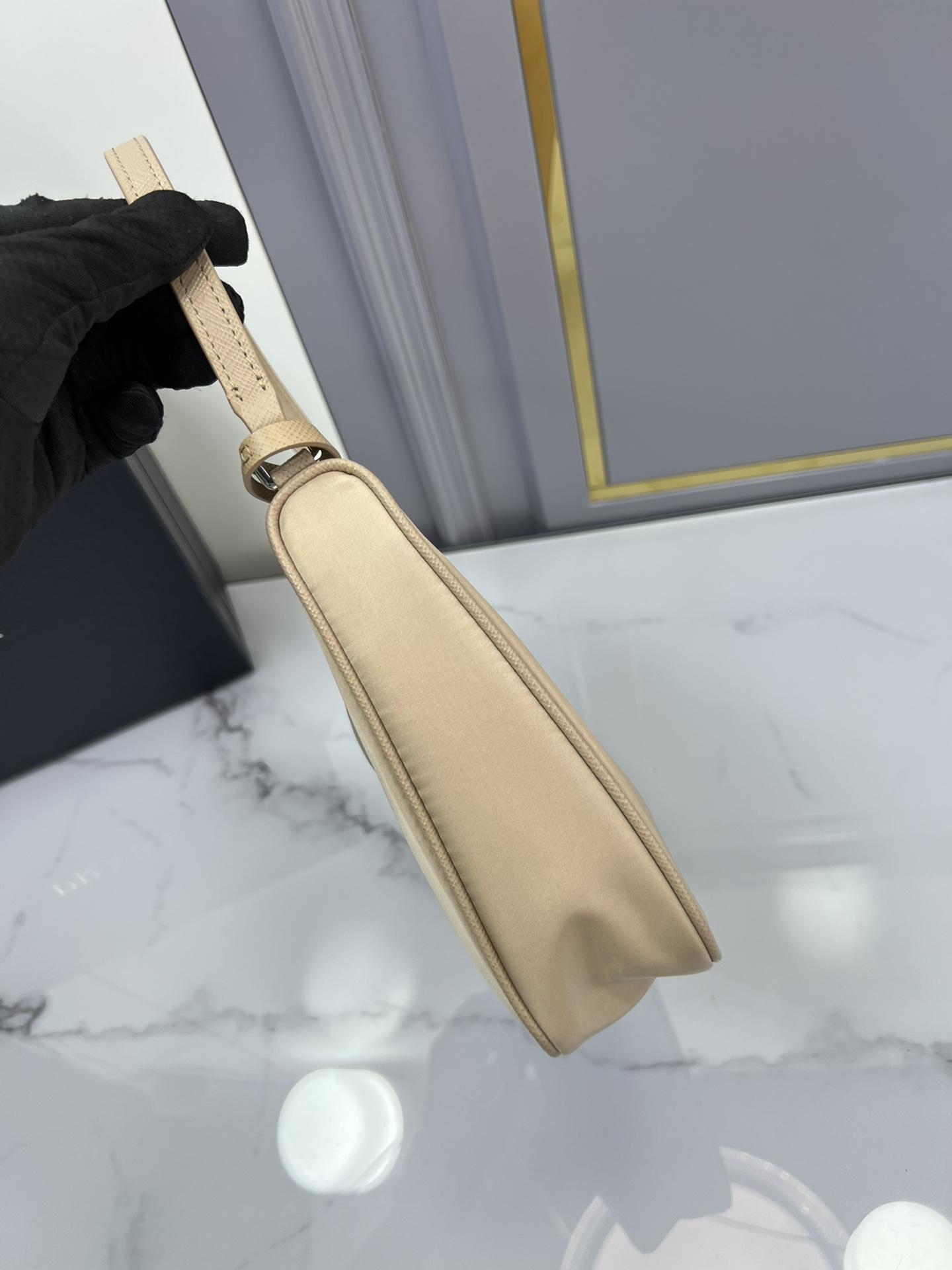 P R A D A Prada Re-Edition 2005 Nylon Shoulder 레플리카 42번 이미지 - Bag | 세미샵 레플리카 사이트