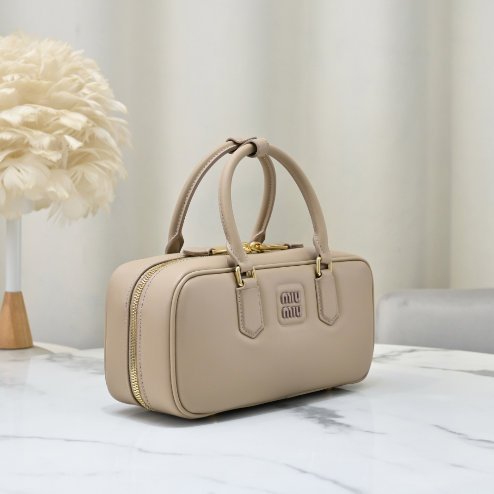 Miu Miu Miu Miu Arcadie Leather Large 레플리카 48번 이미지 - Bag | 세미샵 레플리카 사이트