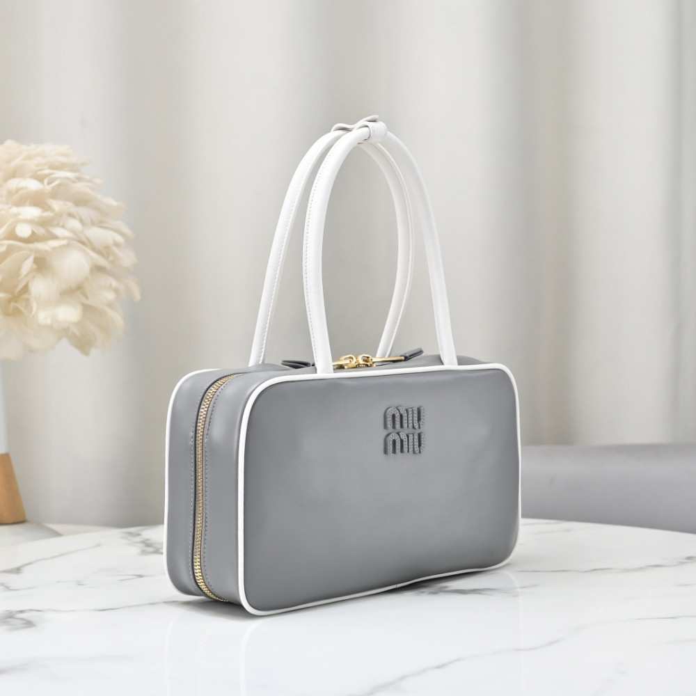 Miu Miu Miu Miu Beau Leather Top Handle 레플리카 3번 이미지 - Bag | 세미샵 레플리카 사이트