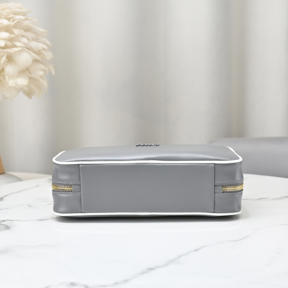 Miu Miu Miu Miu Beau Leather Top Handle 레플리카 4번 이미지 - Bag | 세미샵 레플리카 사이트