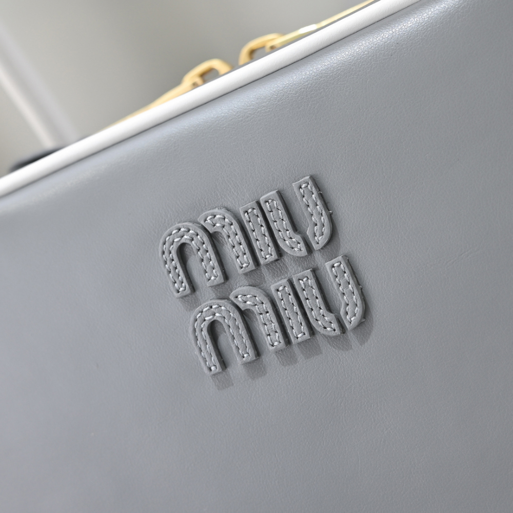 Miu Miu Miu Miu Beau Leather Top Handle 레플리카 5번 이미지 - Bag | 세미샵 레플리카 사이트