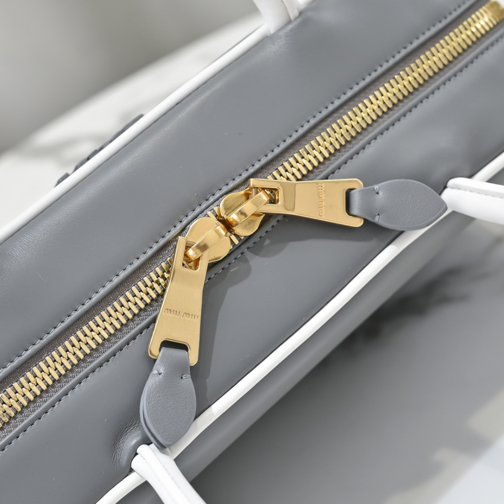 Miu Miu Miu Miu Beau Leather Top Handle 레플리카 6번 이미지 - Bag | 세미샵 레플리카 사이트